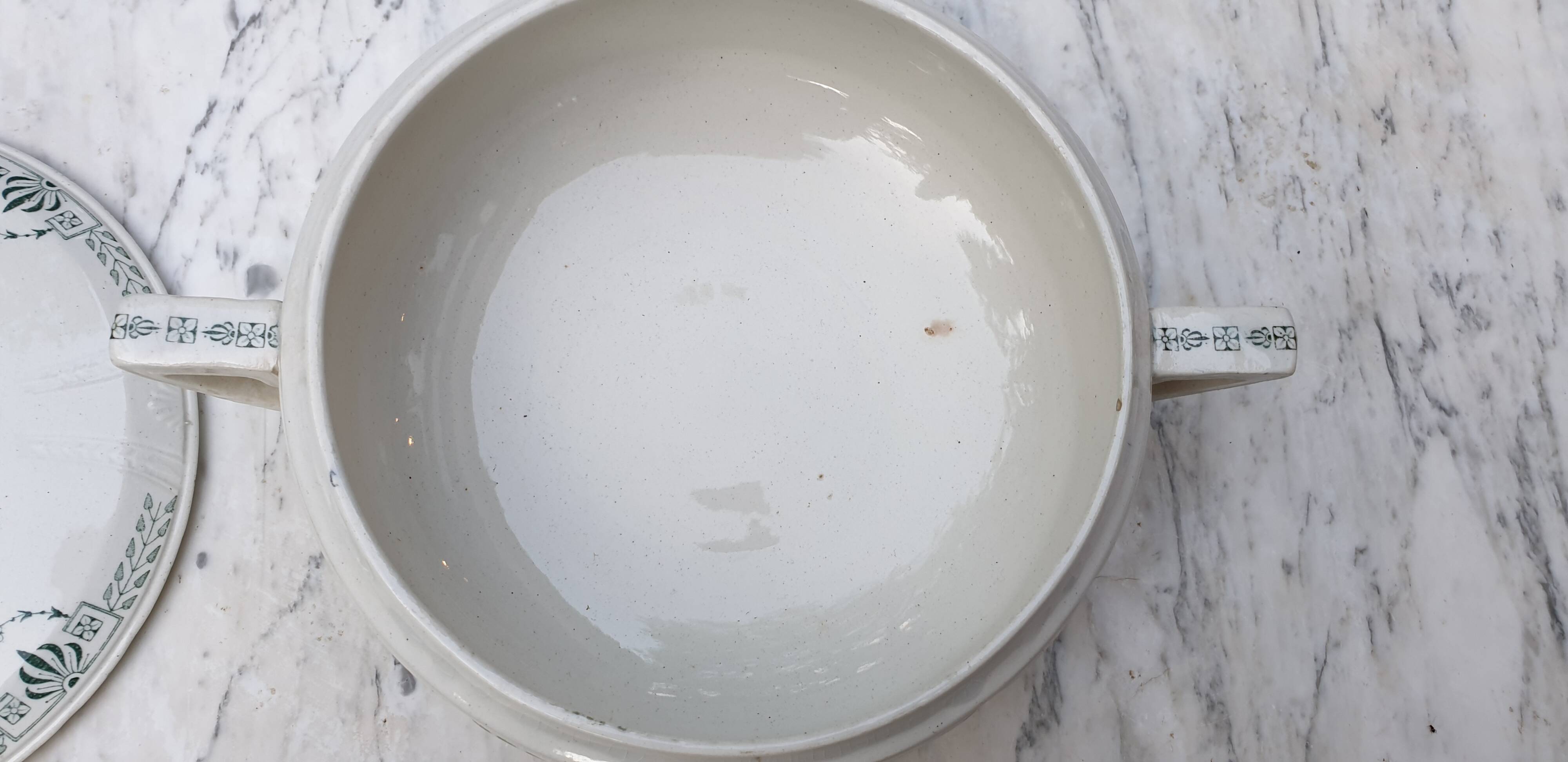 Terre de Fer Gien soup tureen, Clara model