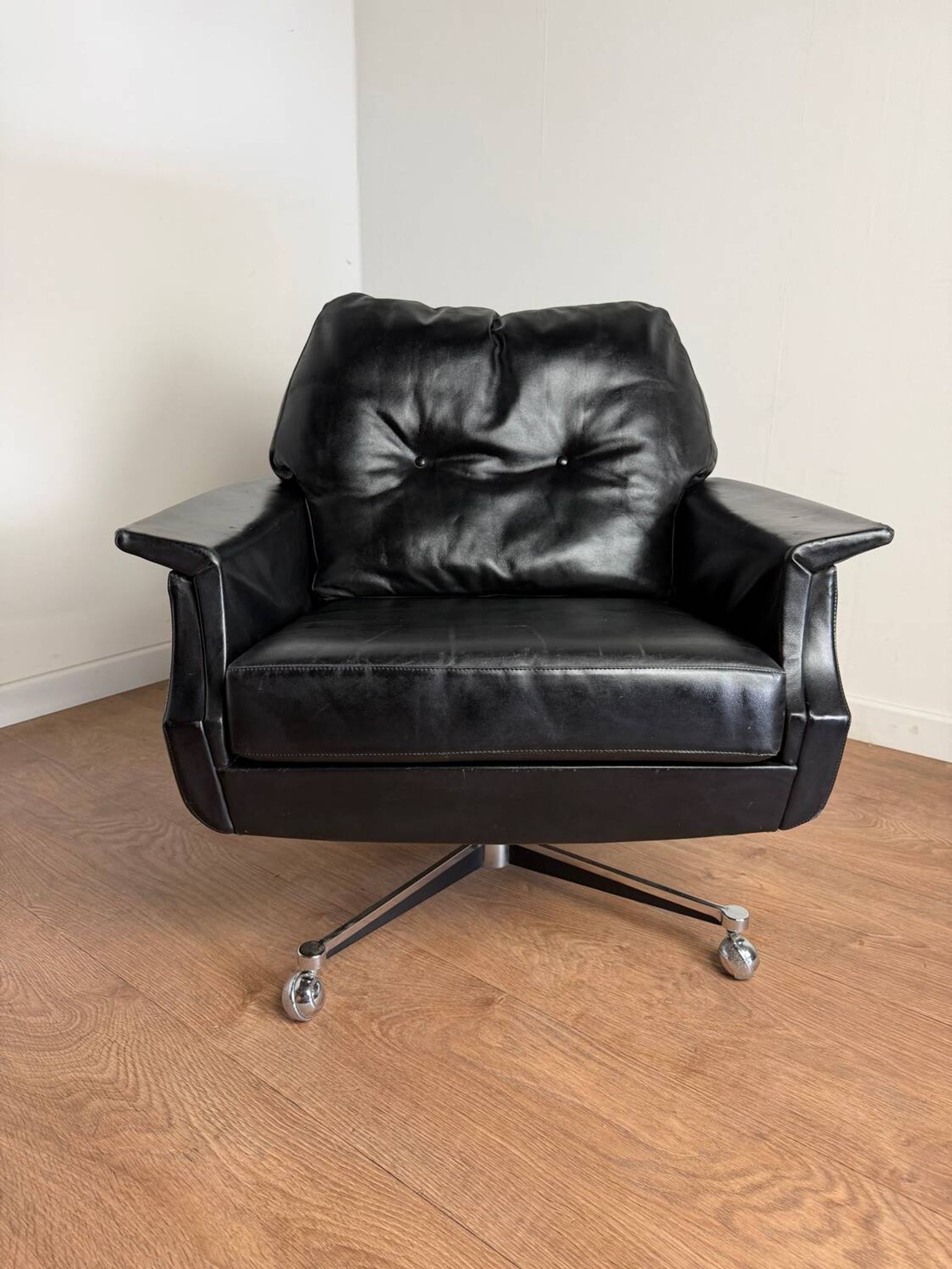 Vintage armchair published by Möbel Mann – elegant black