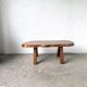 Table basse brutaliste en noyer massif, plateau slab live edge, France