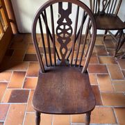 6 Windsor Wheelback chairs in chestnut, 19th century