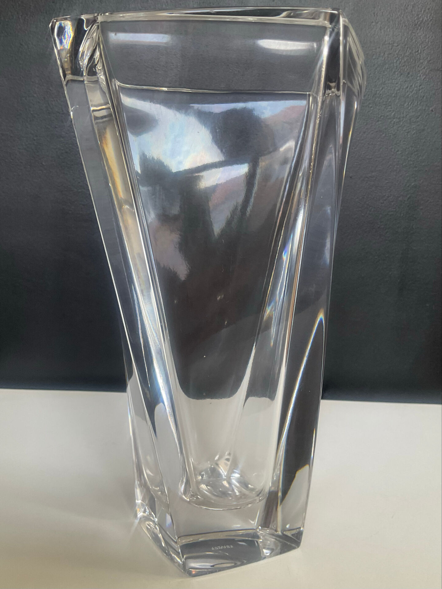 Asymmetrical crystal vase from Sèvres, 1970s.