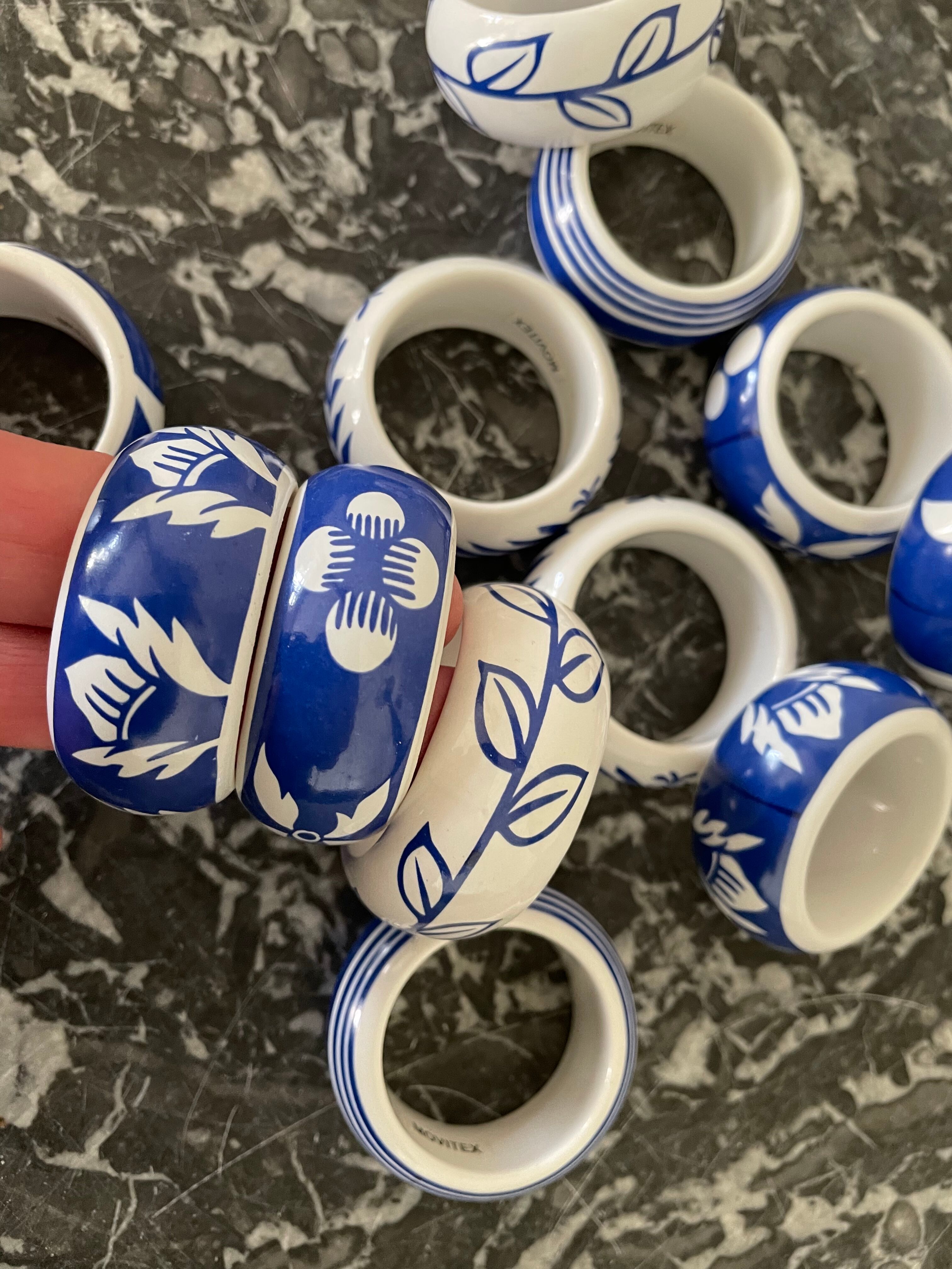 Set of 12 napkin rings in porcelain