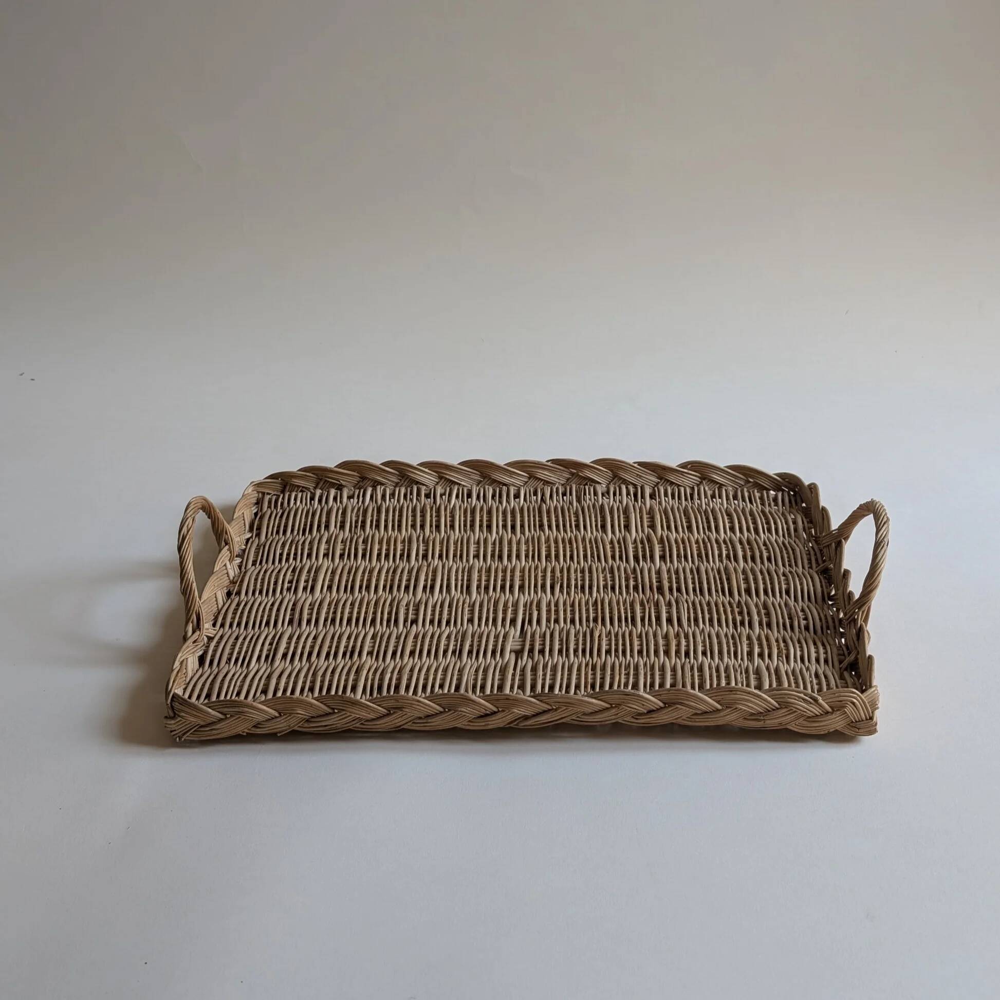 Plateau en osier rectangulaire