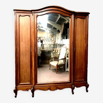 Louis XV style three-door wardrobe in 20th century mahogany