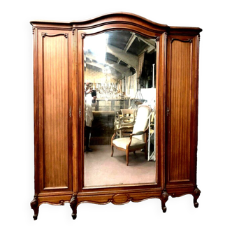 Louis XV style three-door wardrobe in 20th century mahogany