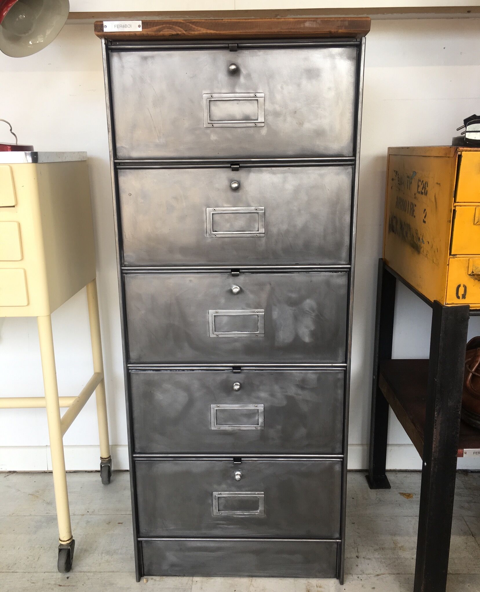 Metal clamshell furniture