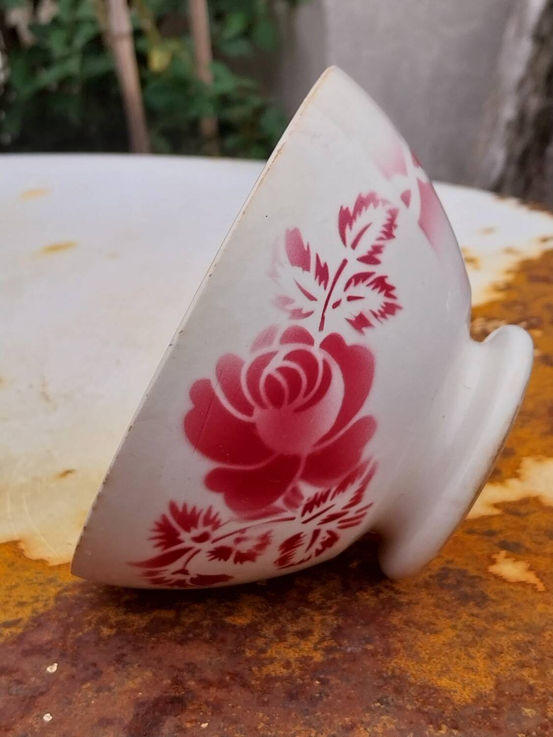 Earthenware bowl with floral decoration