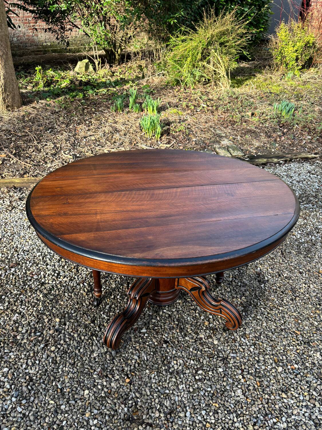 Large oval mahogany dining table from the 19th century Restoration period