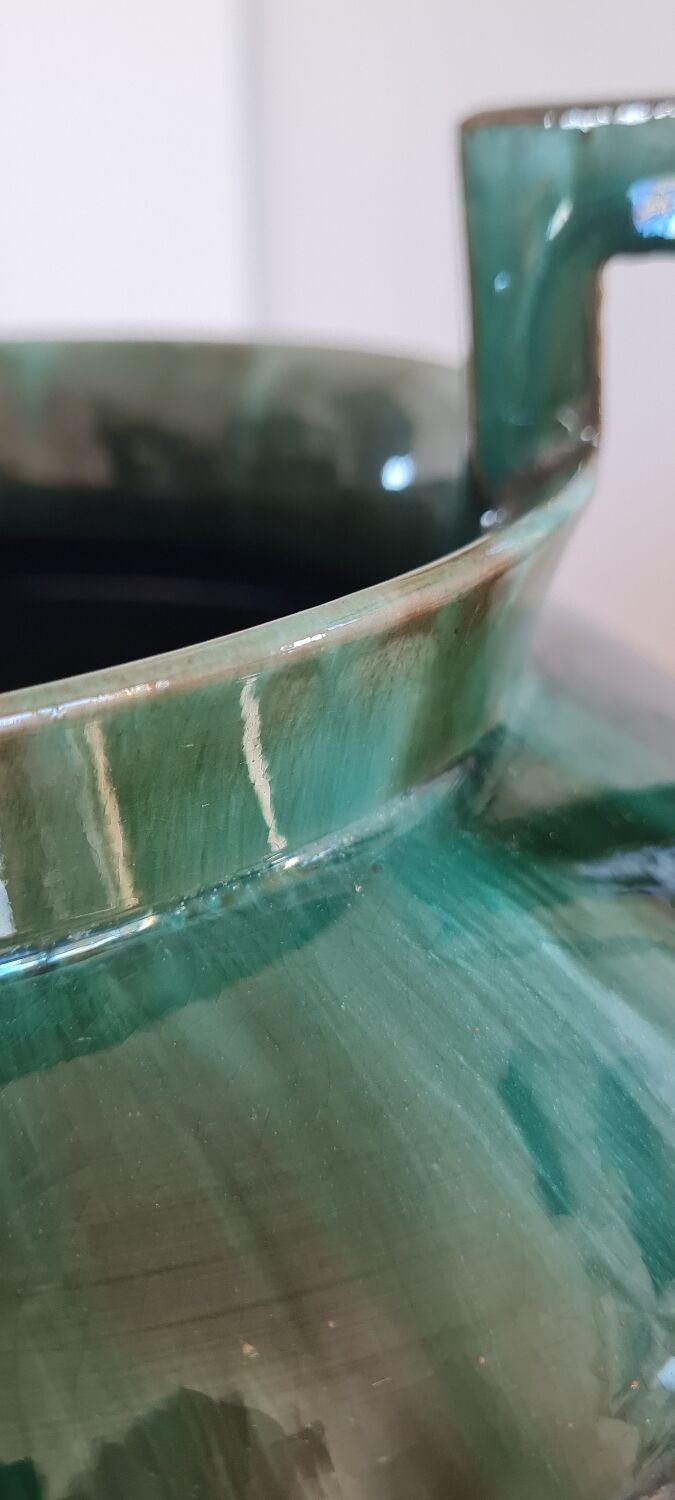 Vase en faïence émaillé vert