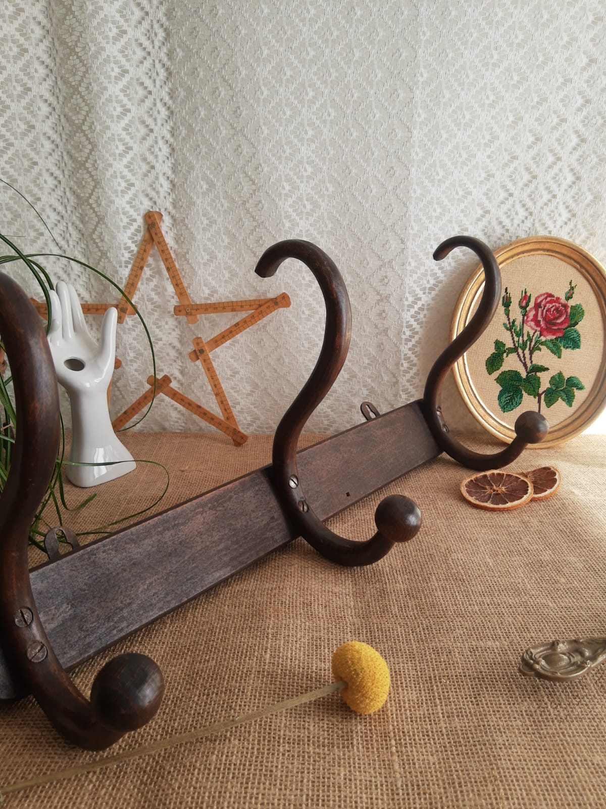 Wall coat rack in curved wood 3 pateres
