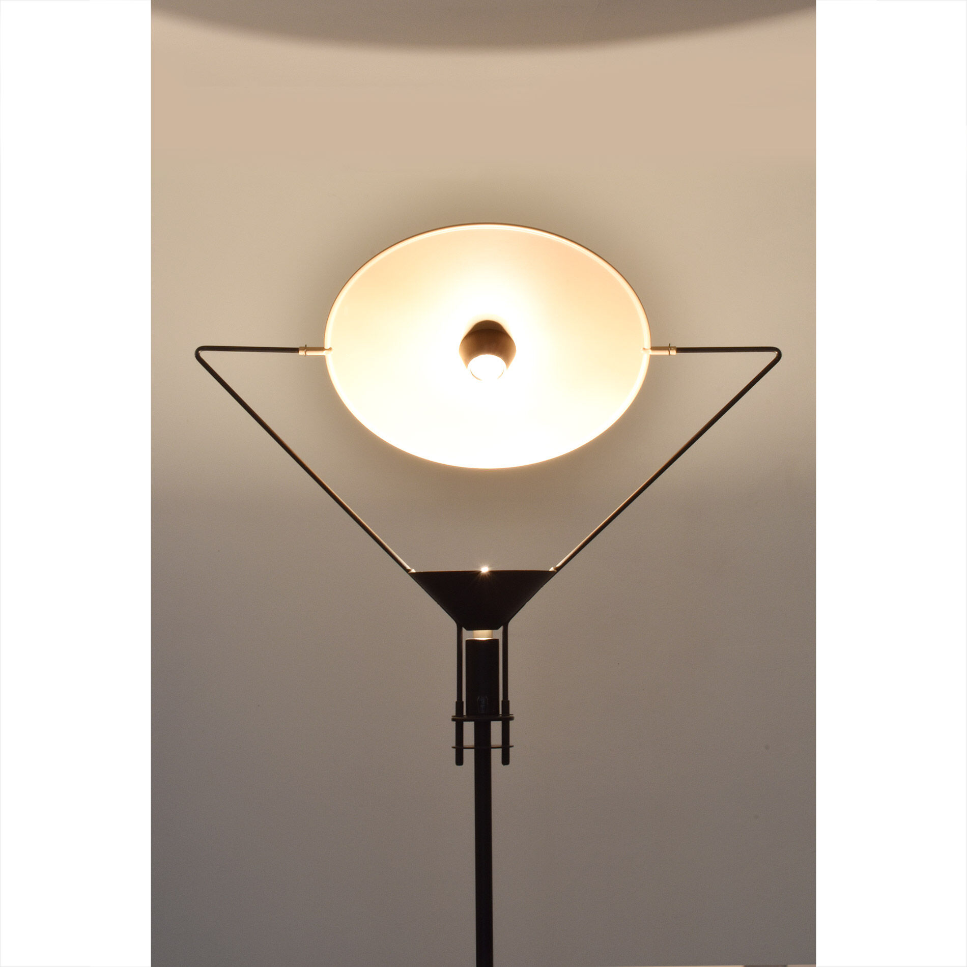 Lampadaire “Polifemo” Carlo Forcolini, édition Artemide 1980