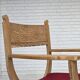 Fauteuil danois des années 1970, laine d'ameublement rouge d'origine, bois de chêne massif.