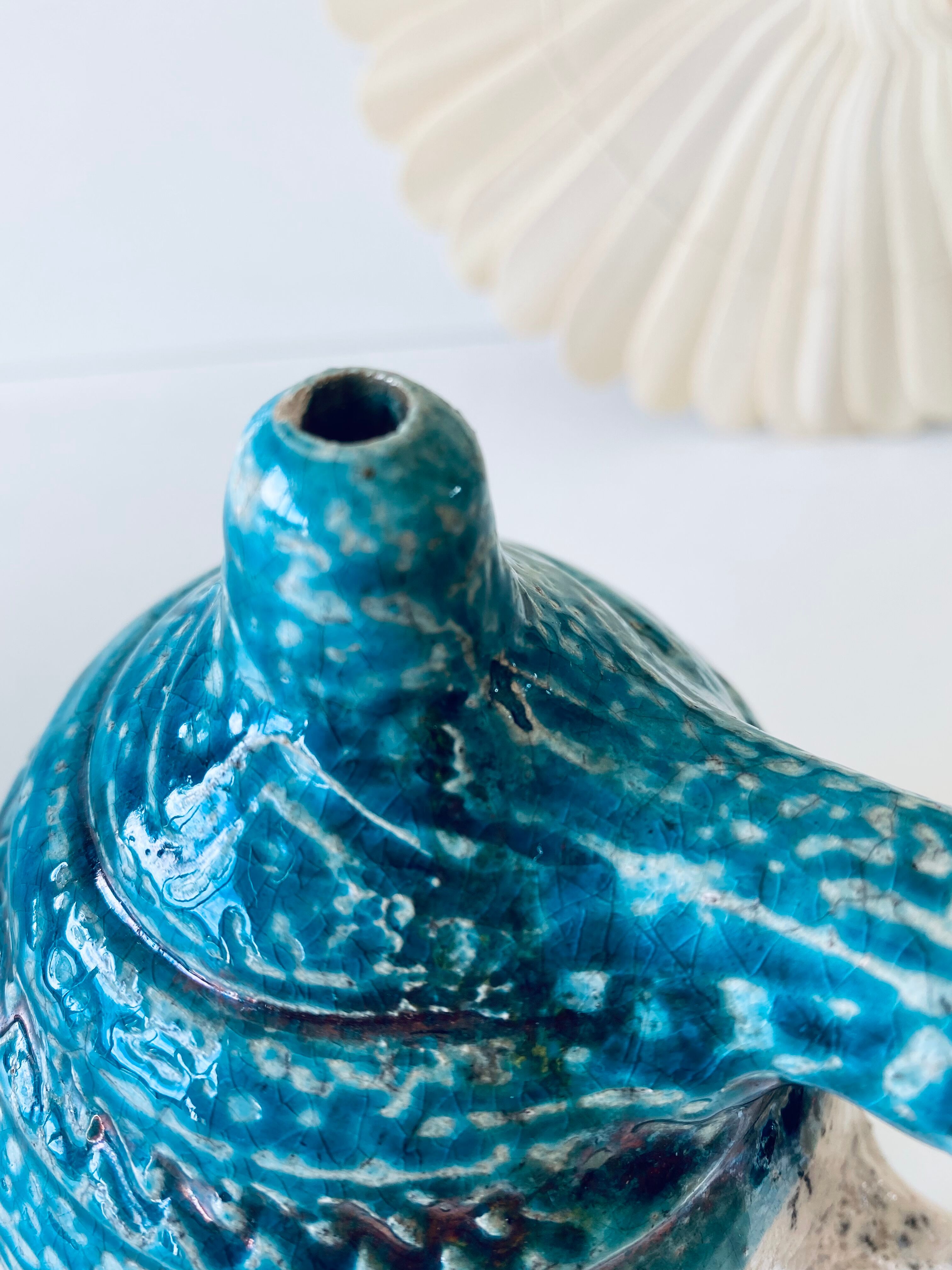 Poterie en terre cuite émaillée bleu et crème
