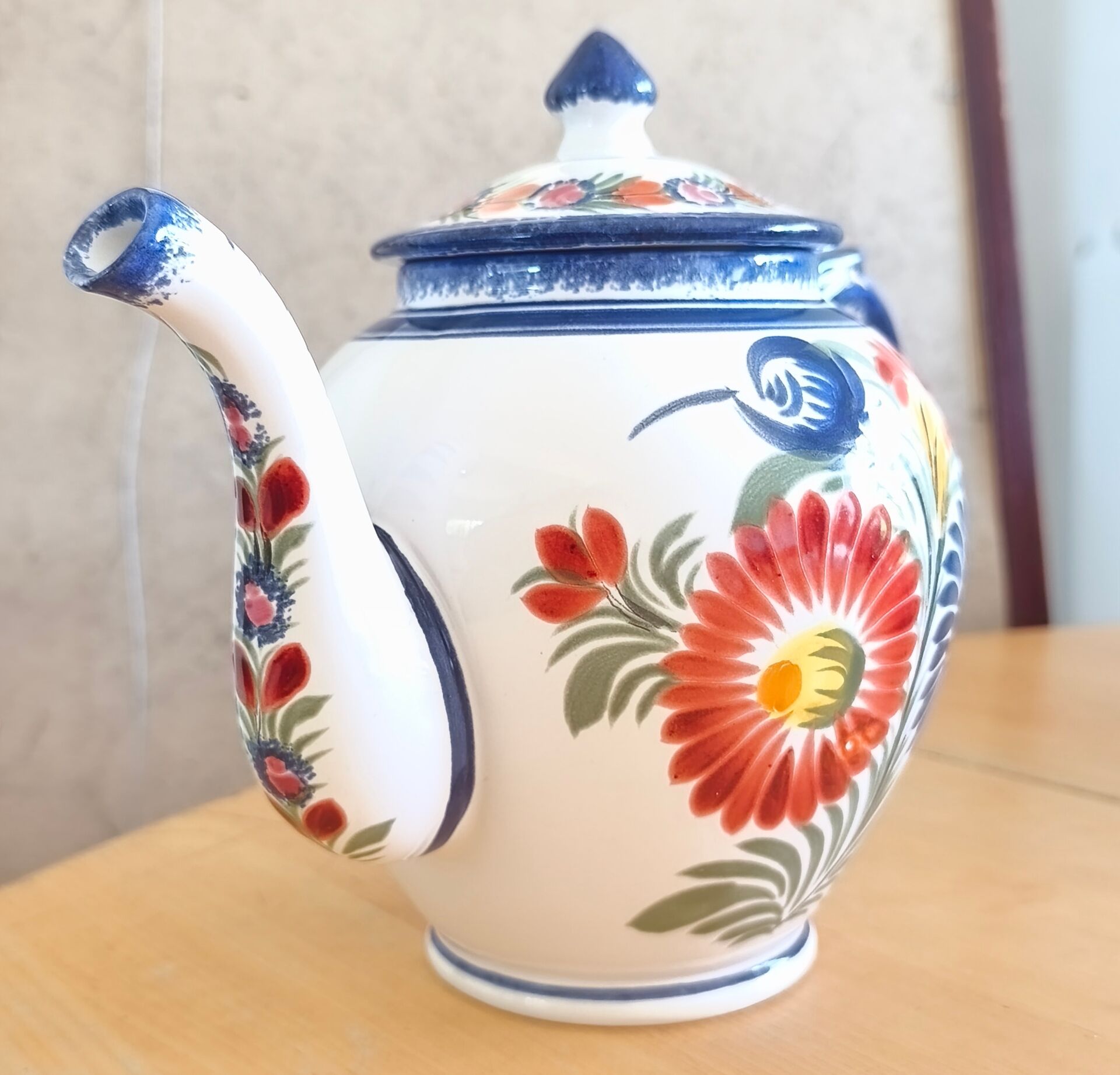 Teapot or coffee pot Henriot Quimper