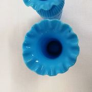 Paire de vases en opaline bleu
