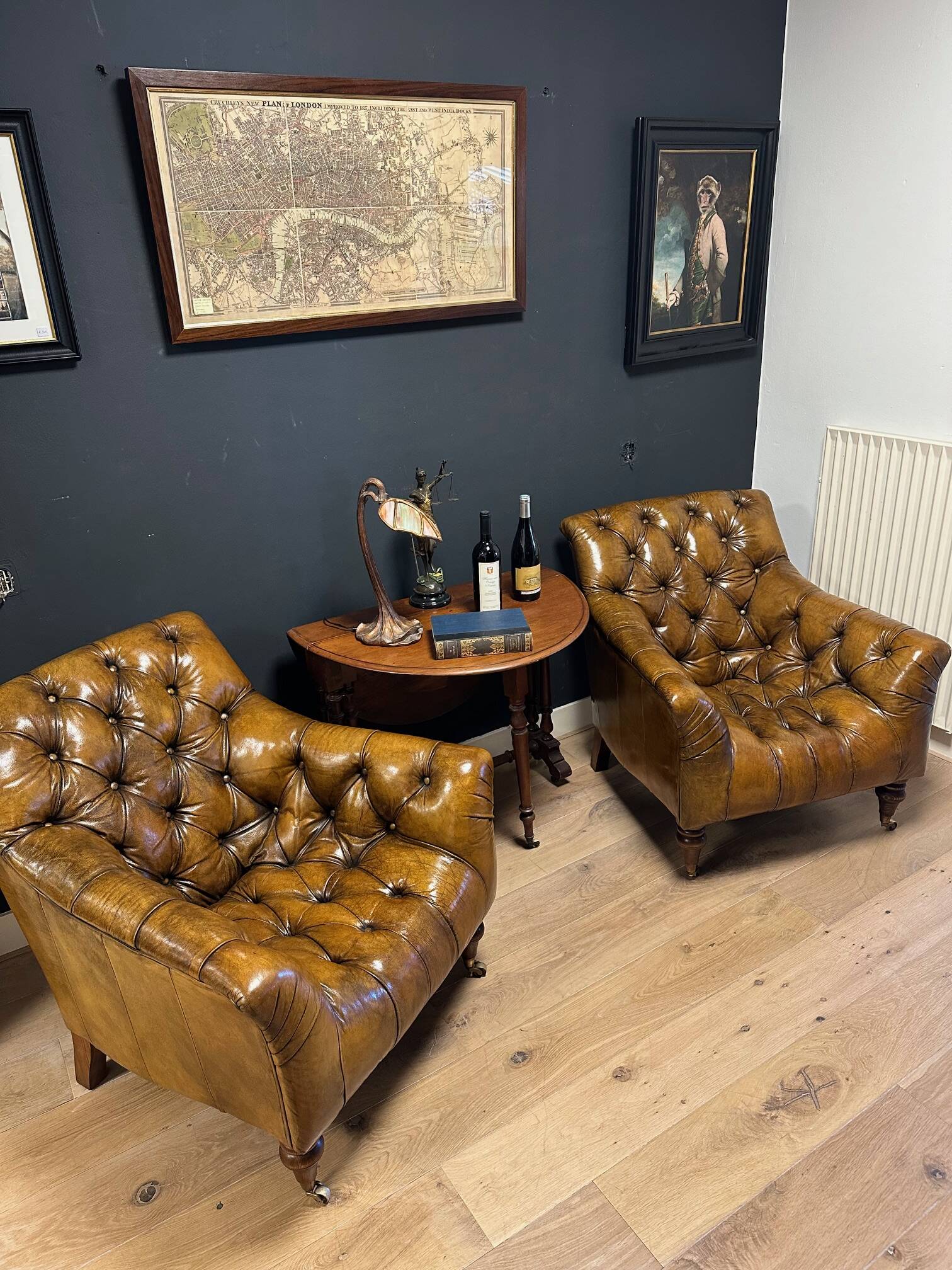 Set of 2 leather club chairs
