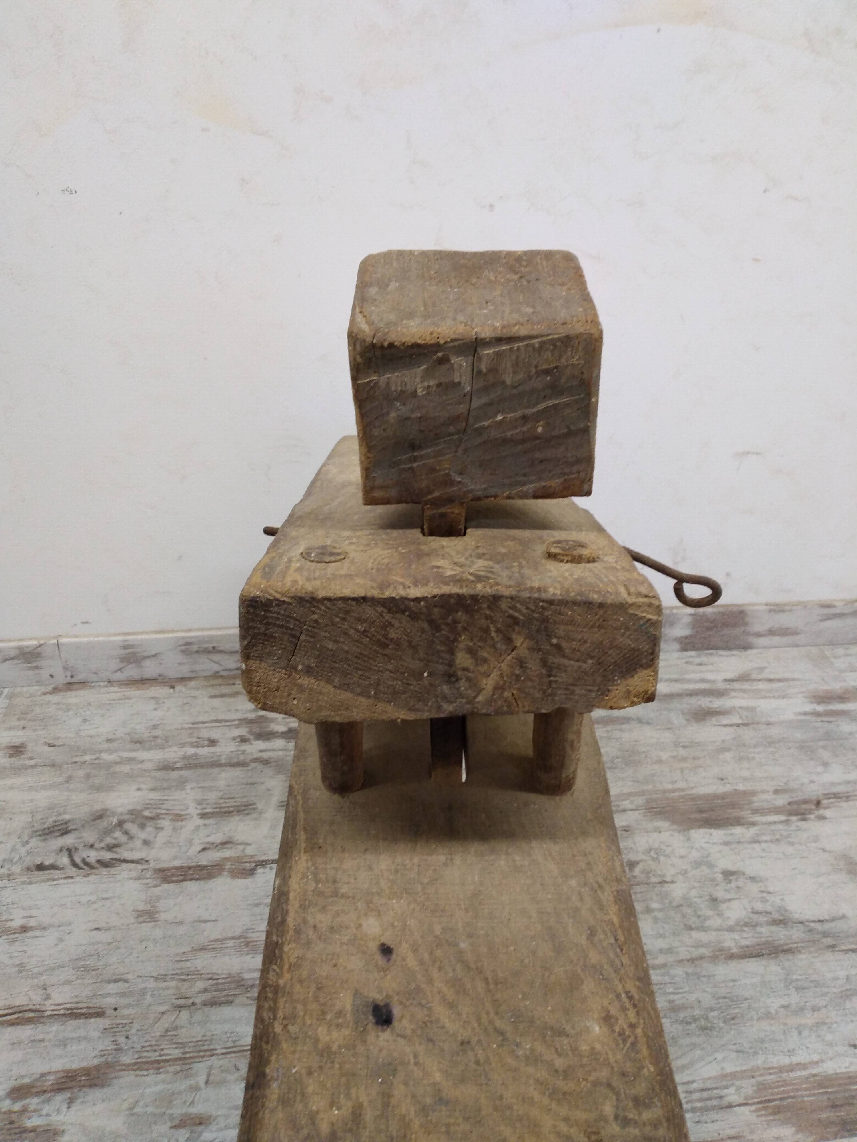 Old tané bench