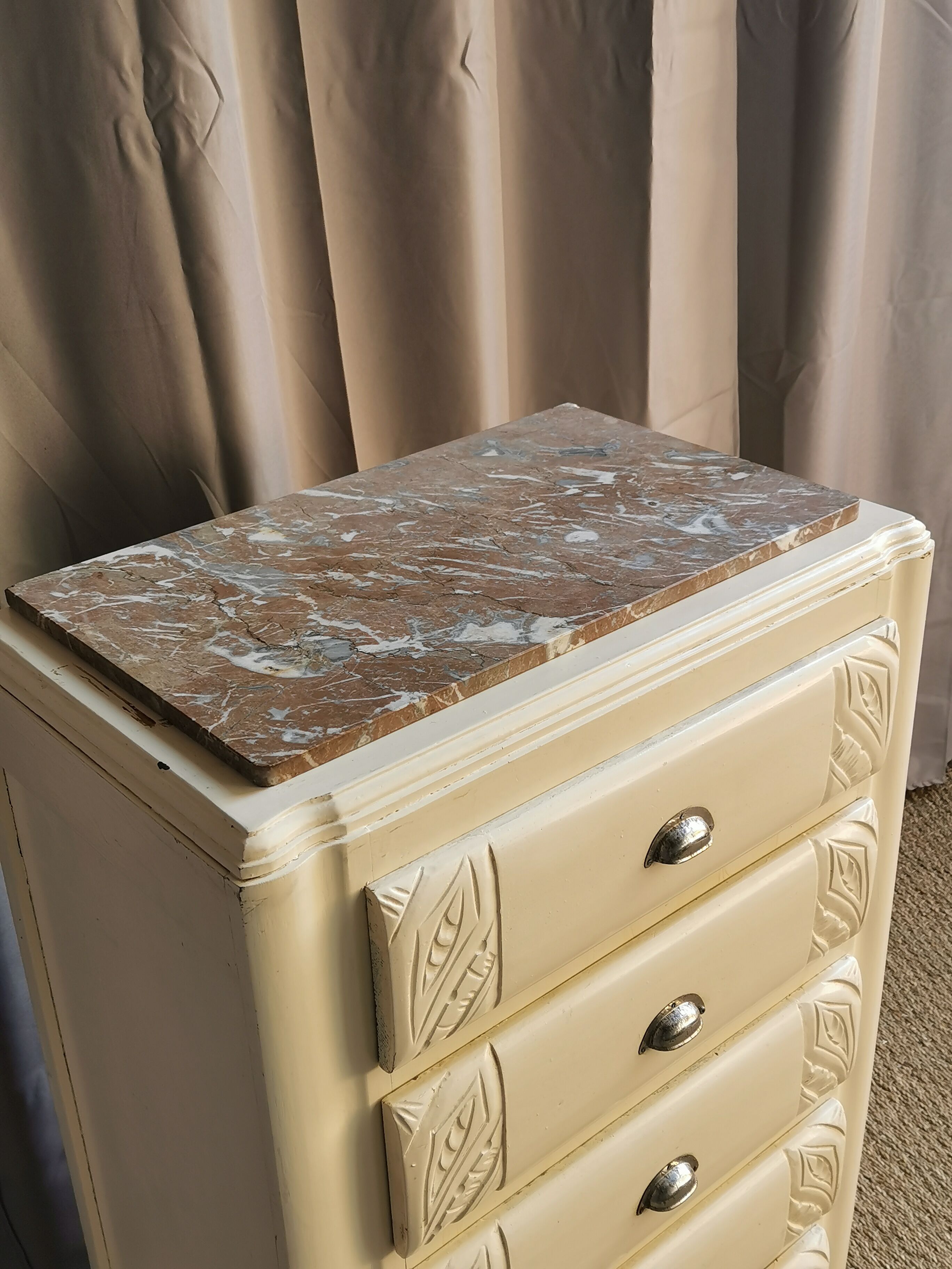 Chest of drawers vintage pietement "mustache"