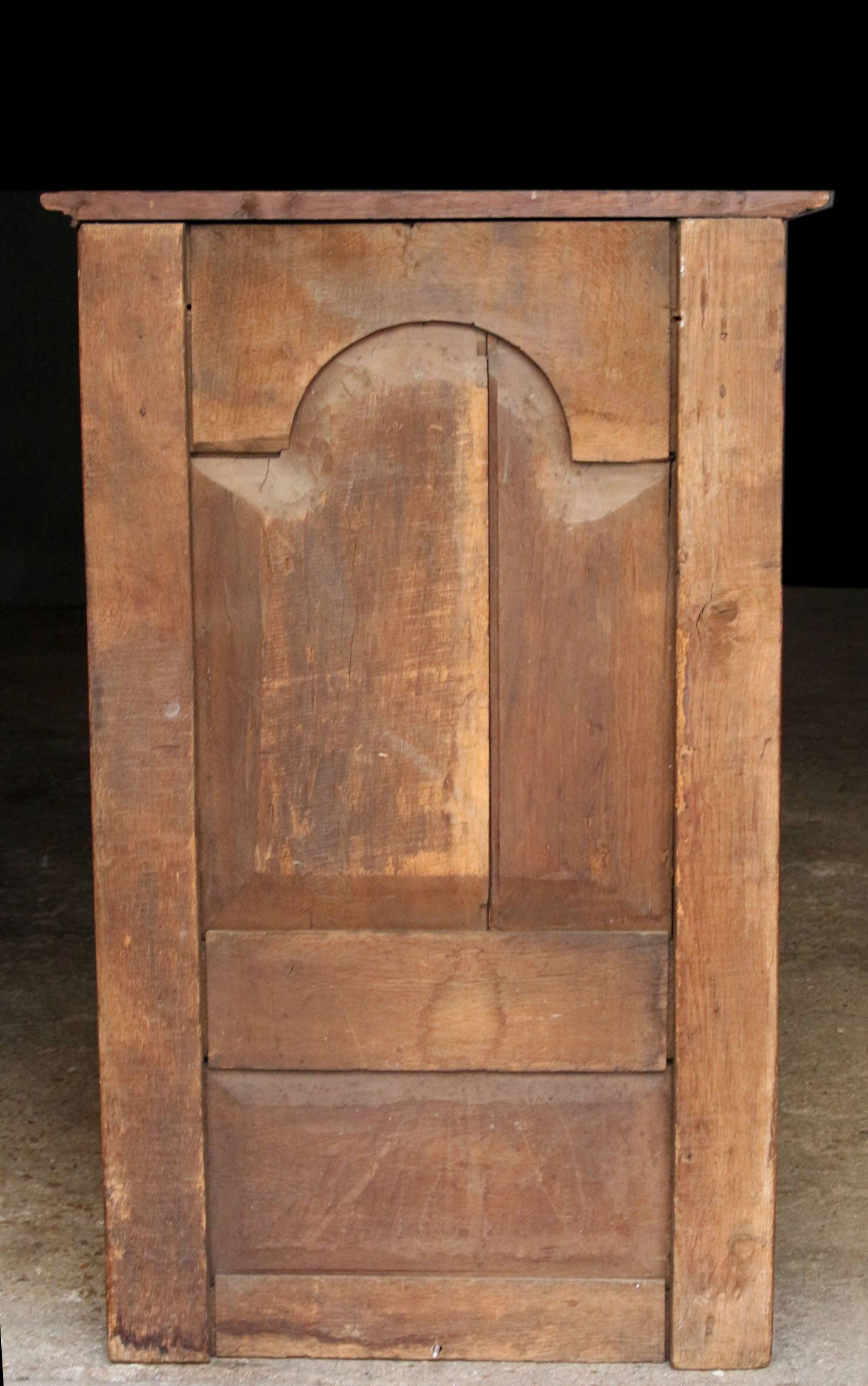 Elegant 18th century solid oak display cabinet.