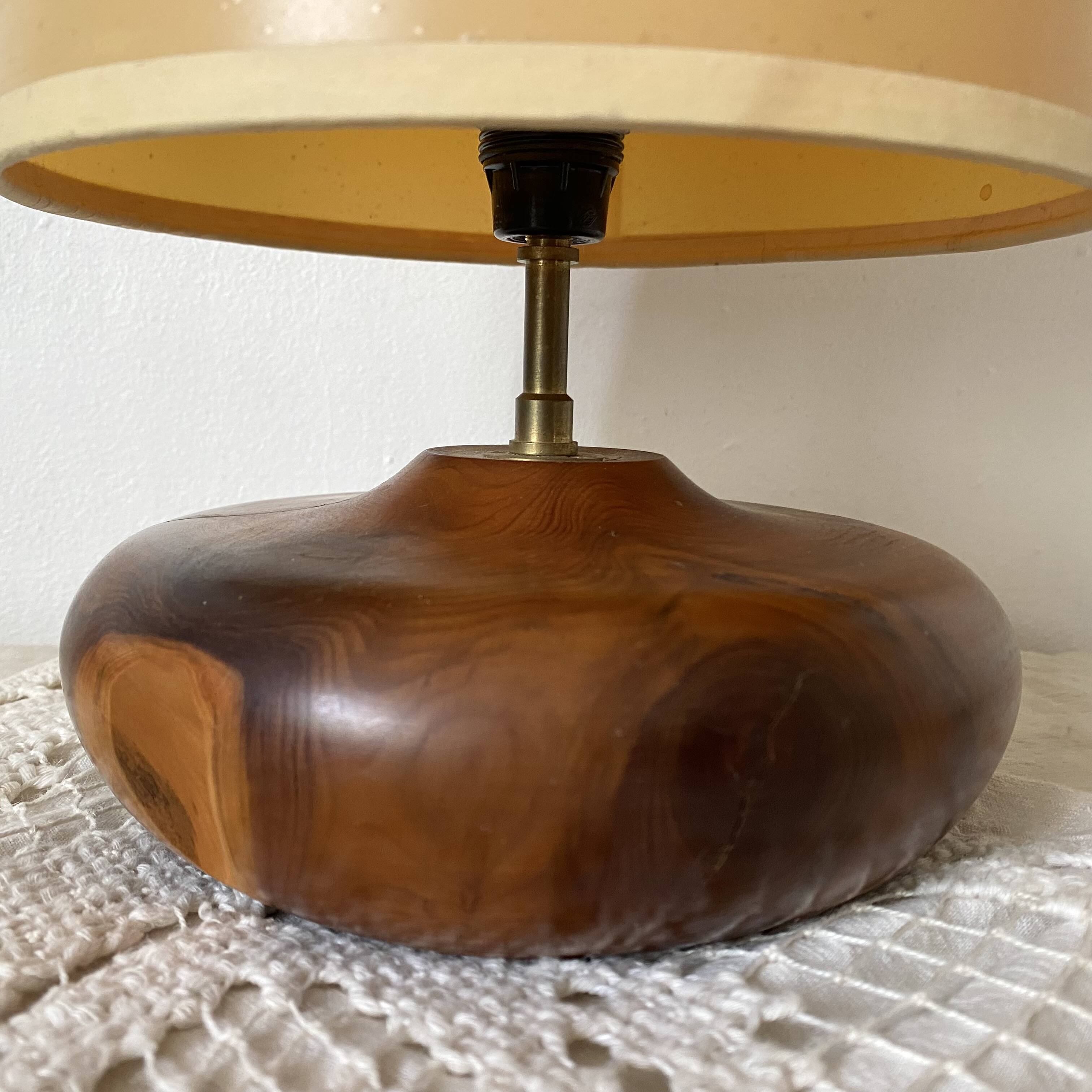 Vintage lamp with wooden base, 44 cm