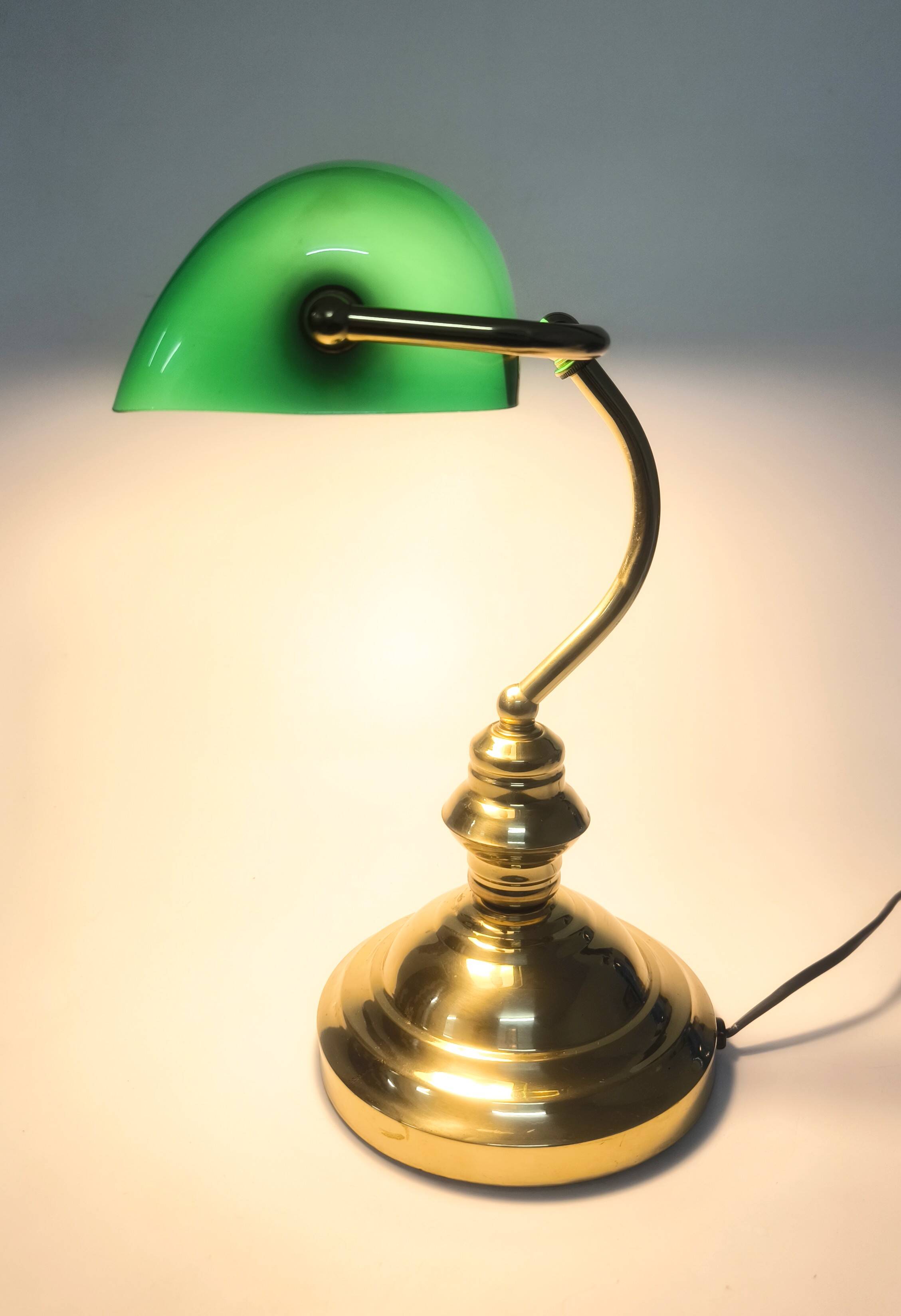 Lampe vintage de banquier en verre opalin vert