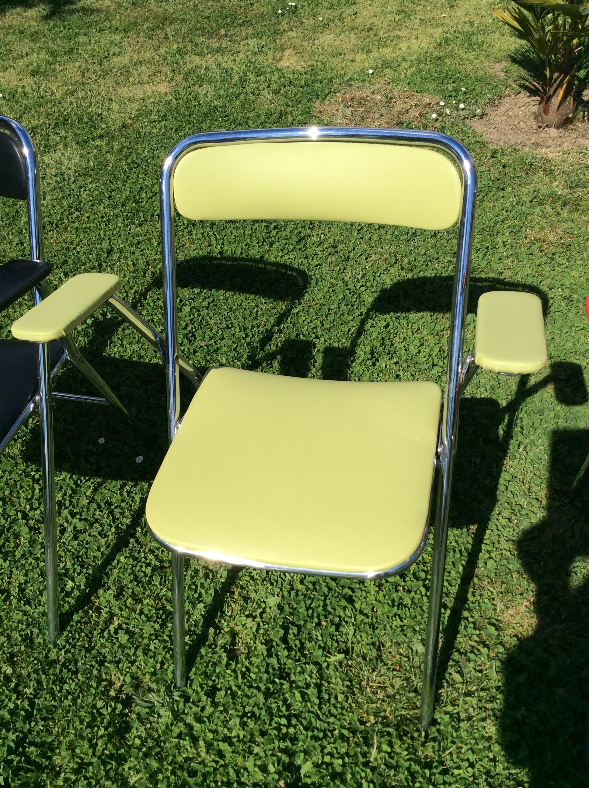 Lot of 4 vintage chairs