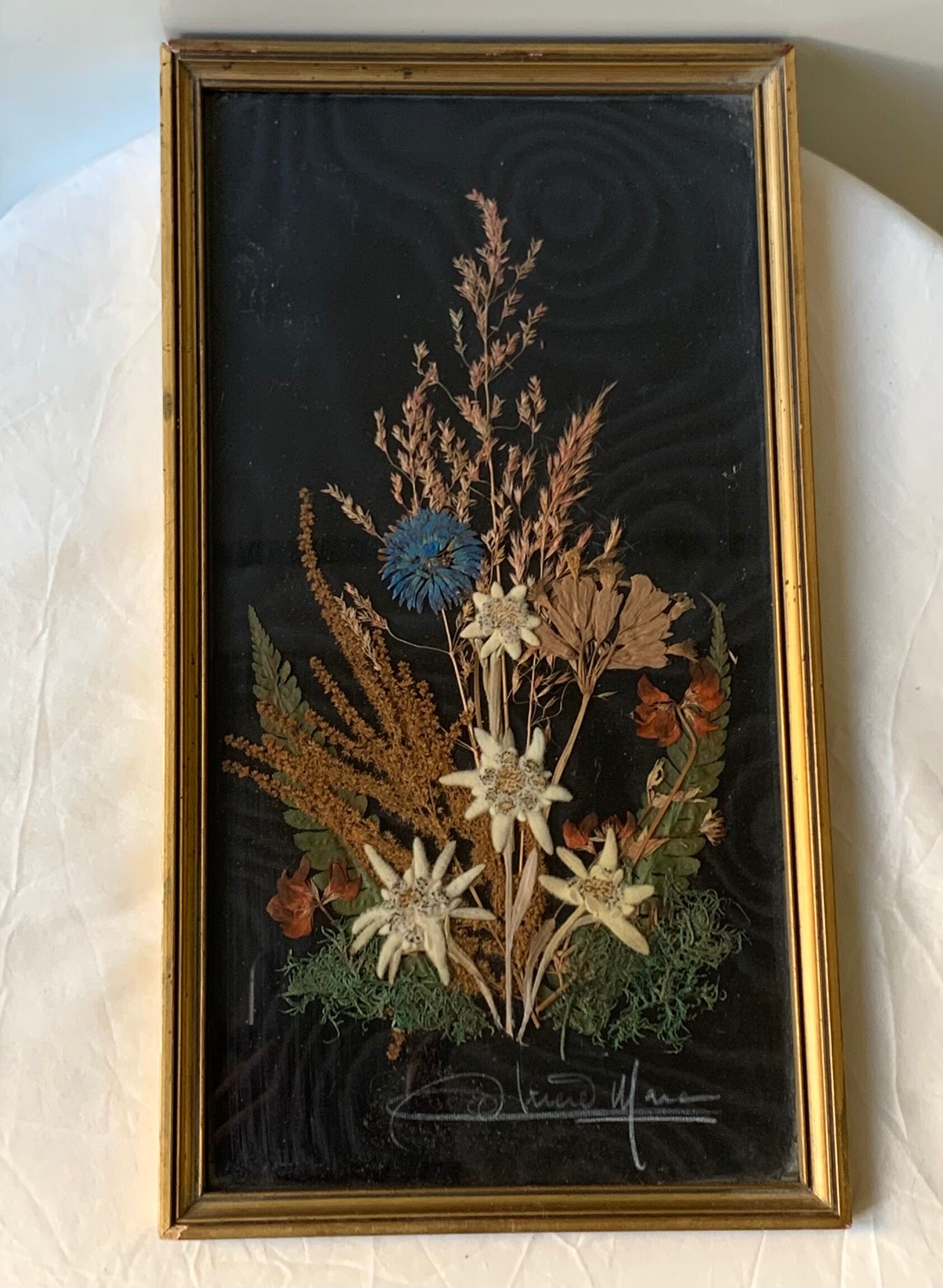 Old painting frame dried flowers vintage
