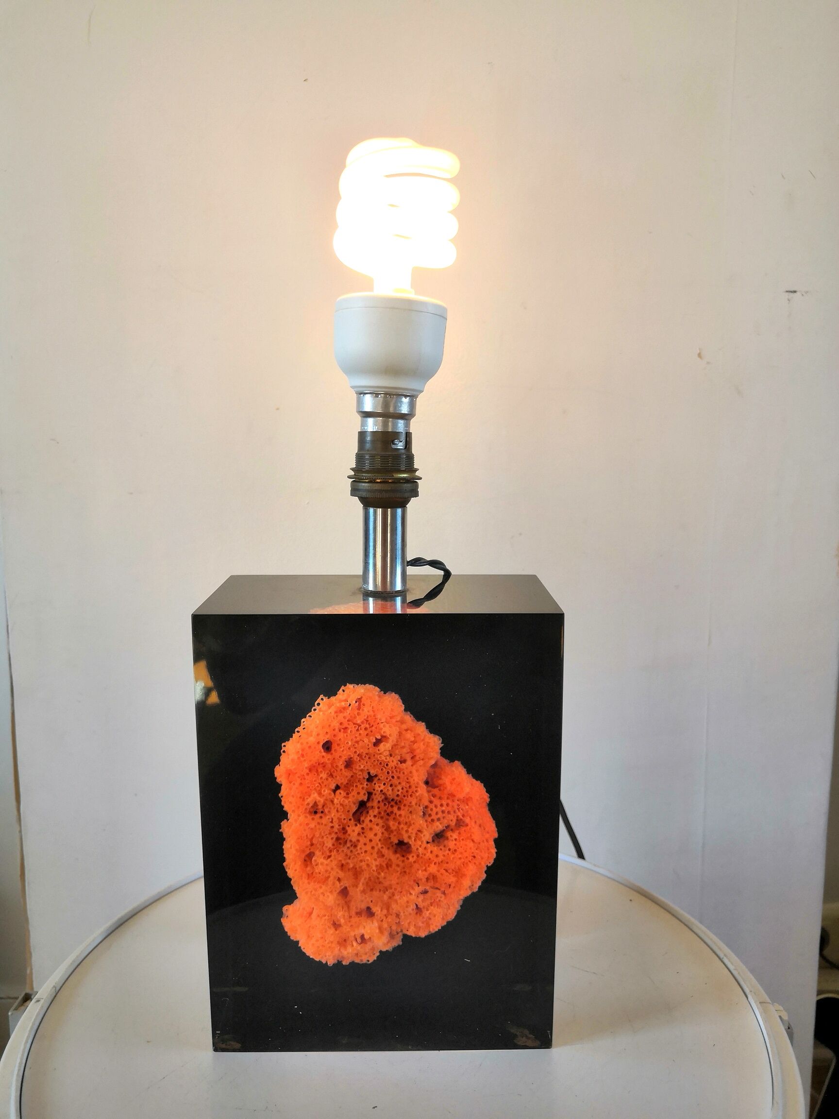Resin lamp inclusion coral red design 70s