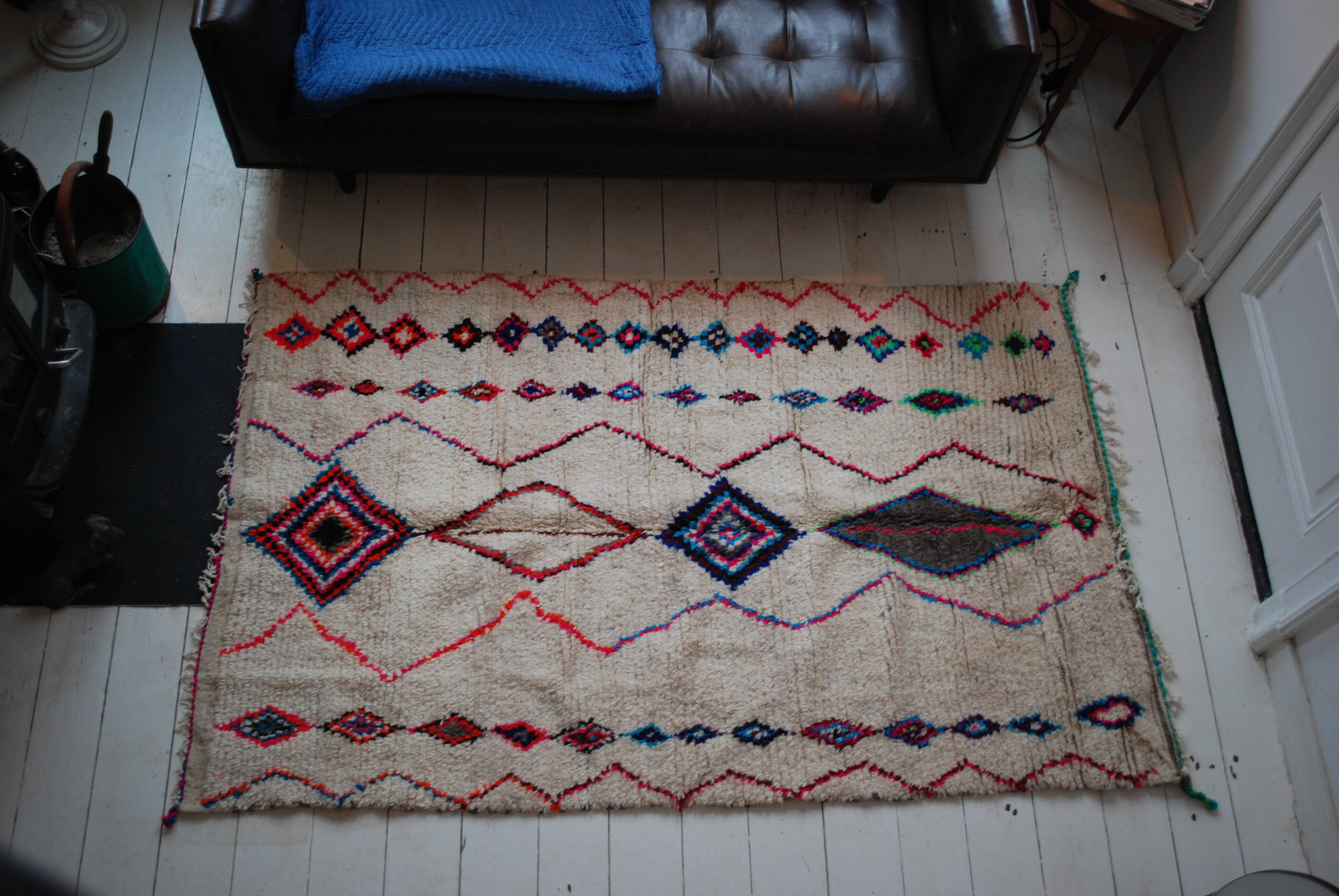 Berber vintage rug 100% wool, handcrafted. free shipping in europe. unique! 250x145cm