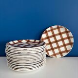 Set of 8 flat plates with Moulin des Loups checkered tablecloth pattern