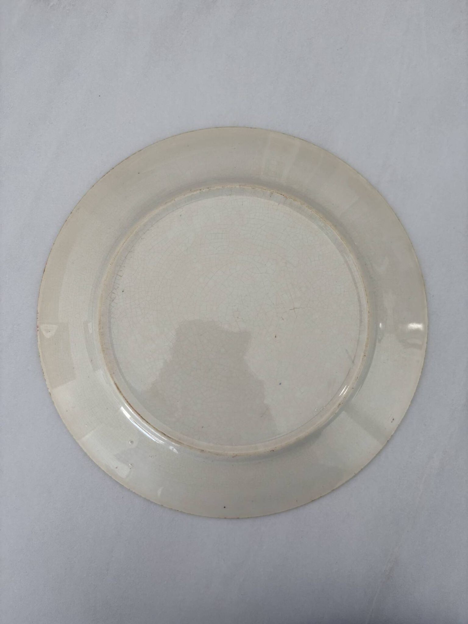 Assiette plate ancienne terre de fer rose Onnaing | Faïence française