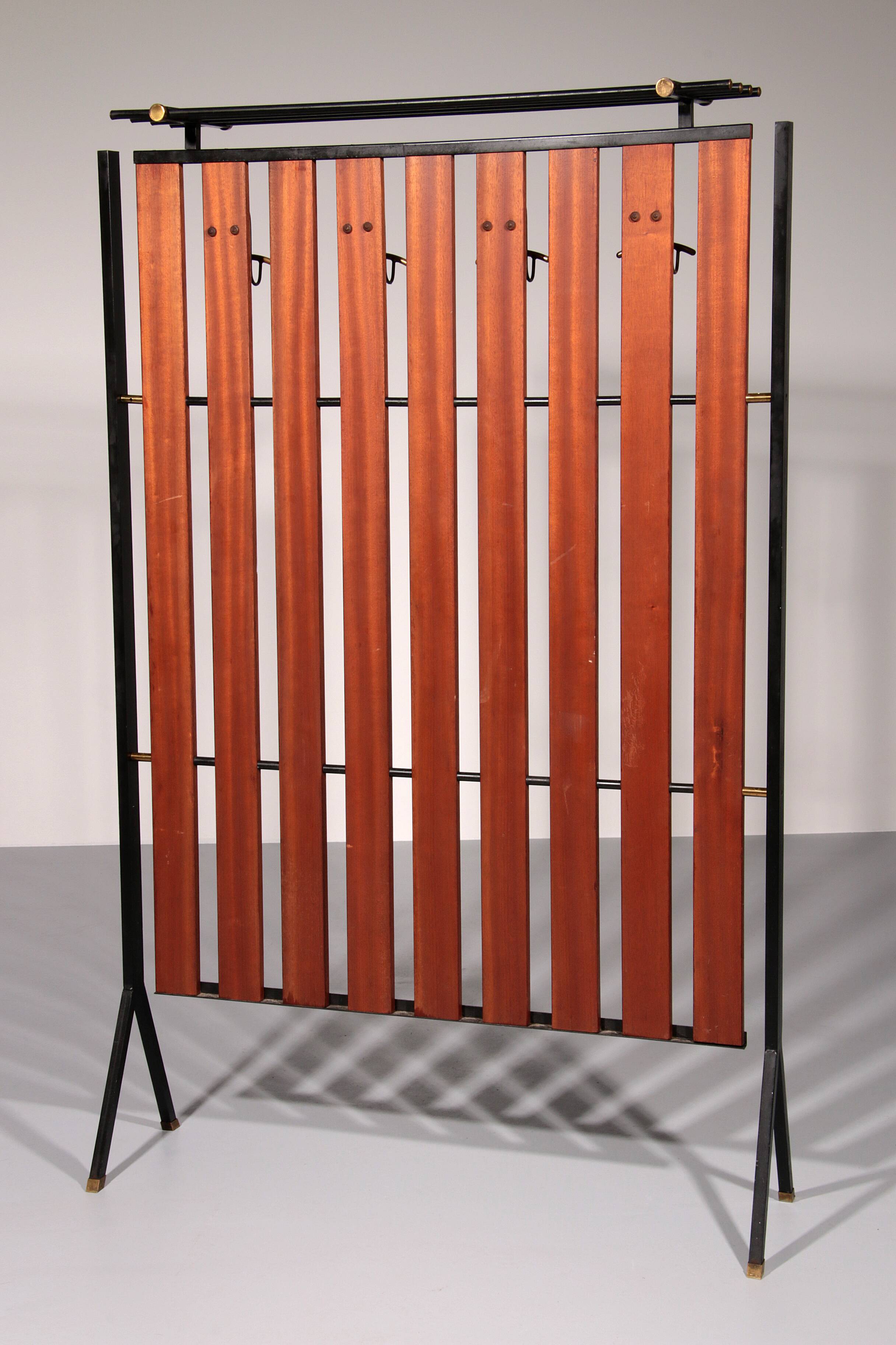 Italian Vintage Elegance – Brass and Teak Wall Clothes Hanger from the 1950