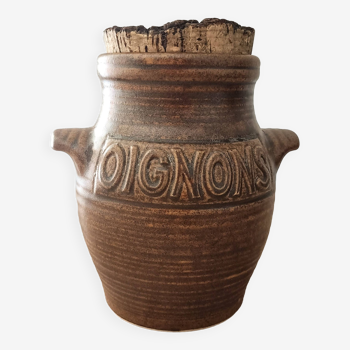 Stoneware onion pot and cork stopper