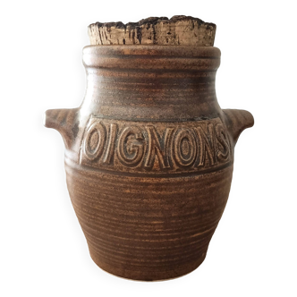 Stoneware onion pot and cork stopper