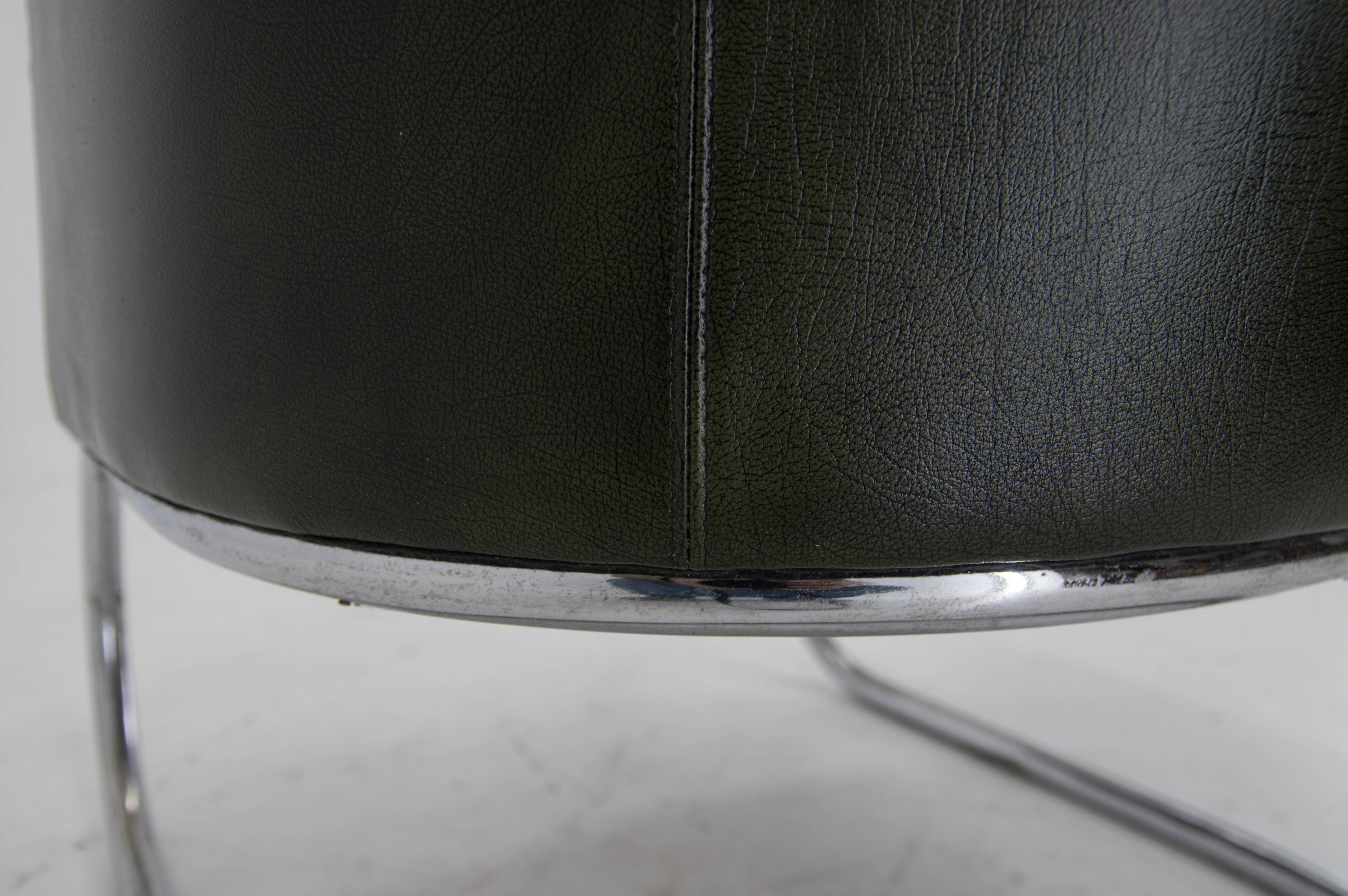 Bauhaus Tubular Armchair in Green Leather,  1930s, Restored