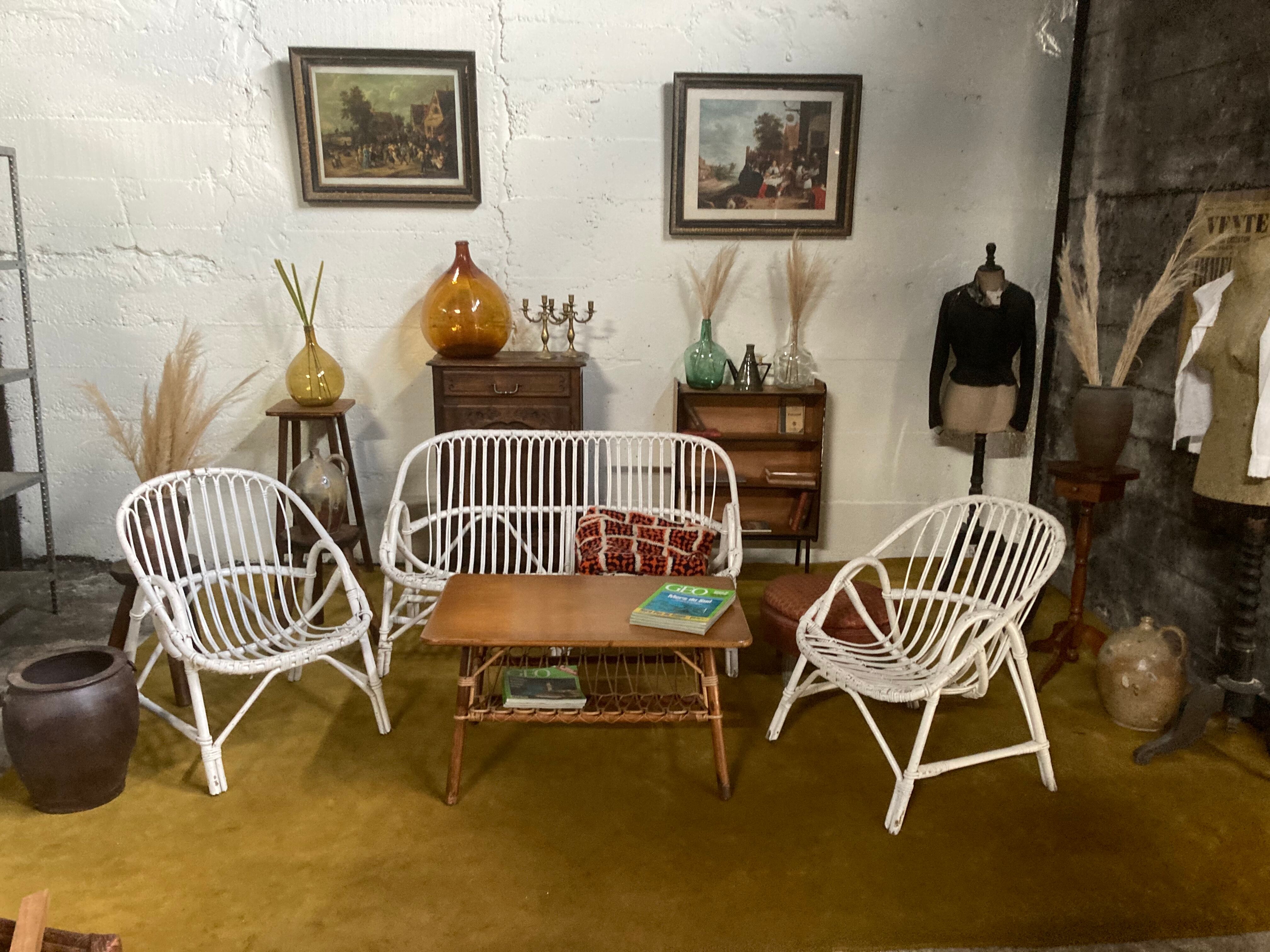 Rattan living room table with review door from the 70