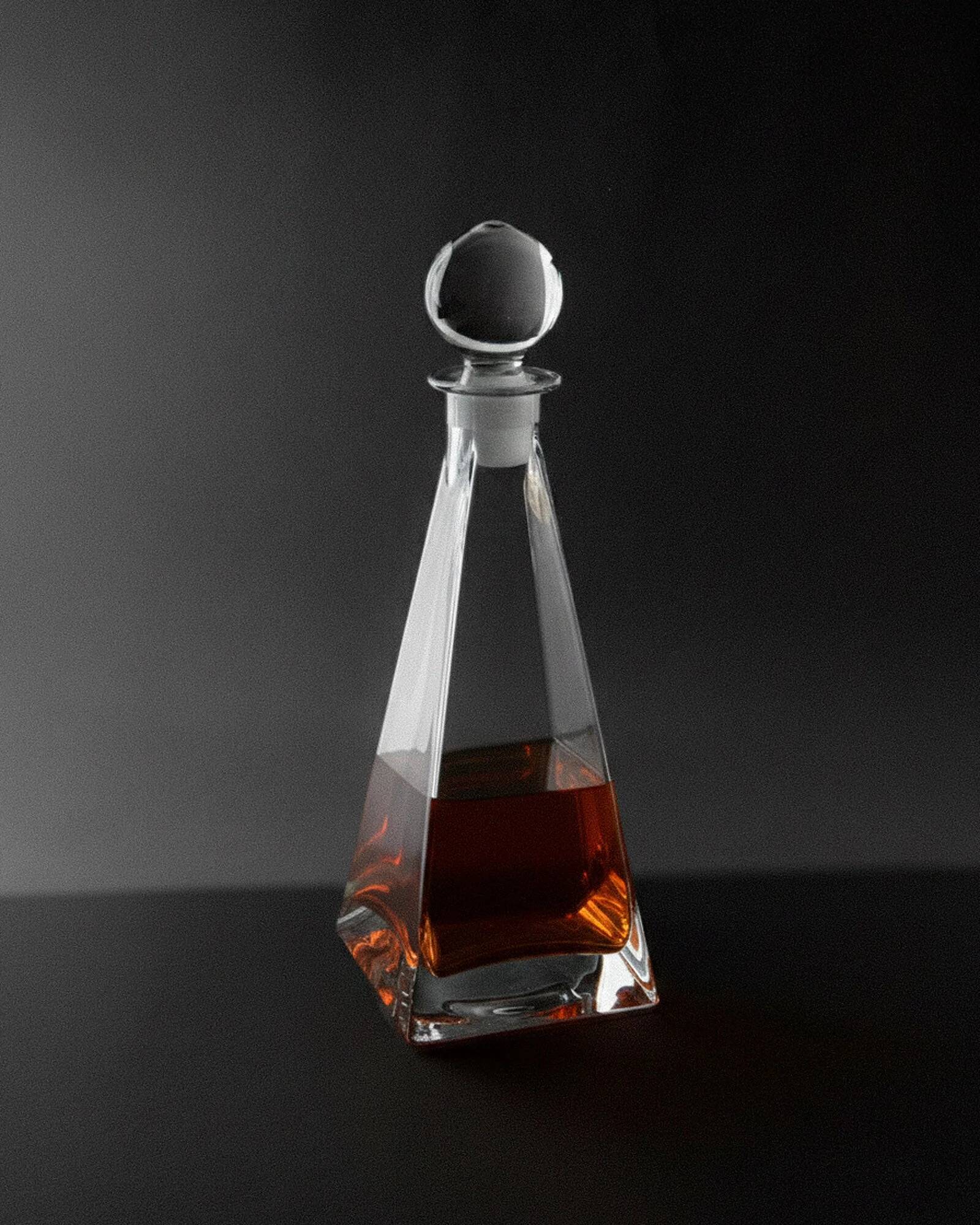 Vintage Murano glass decanter from the 1980s, transparent crystal pyramid with a spherical stopper, Linea 7.