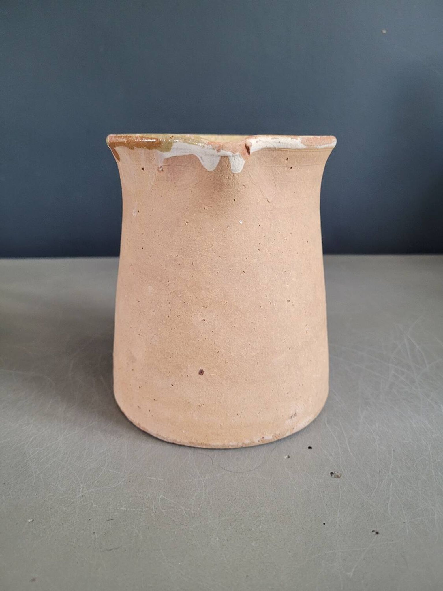 Pichet pot à lait ancien en terre cuite vernissée