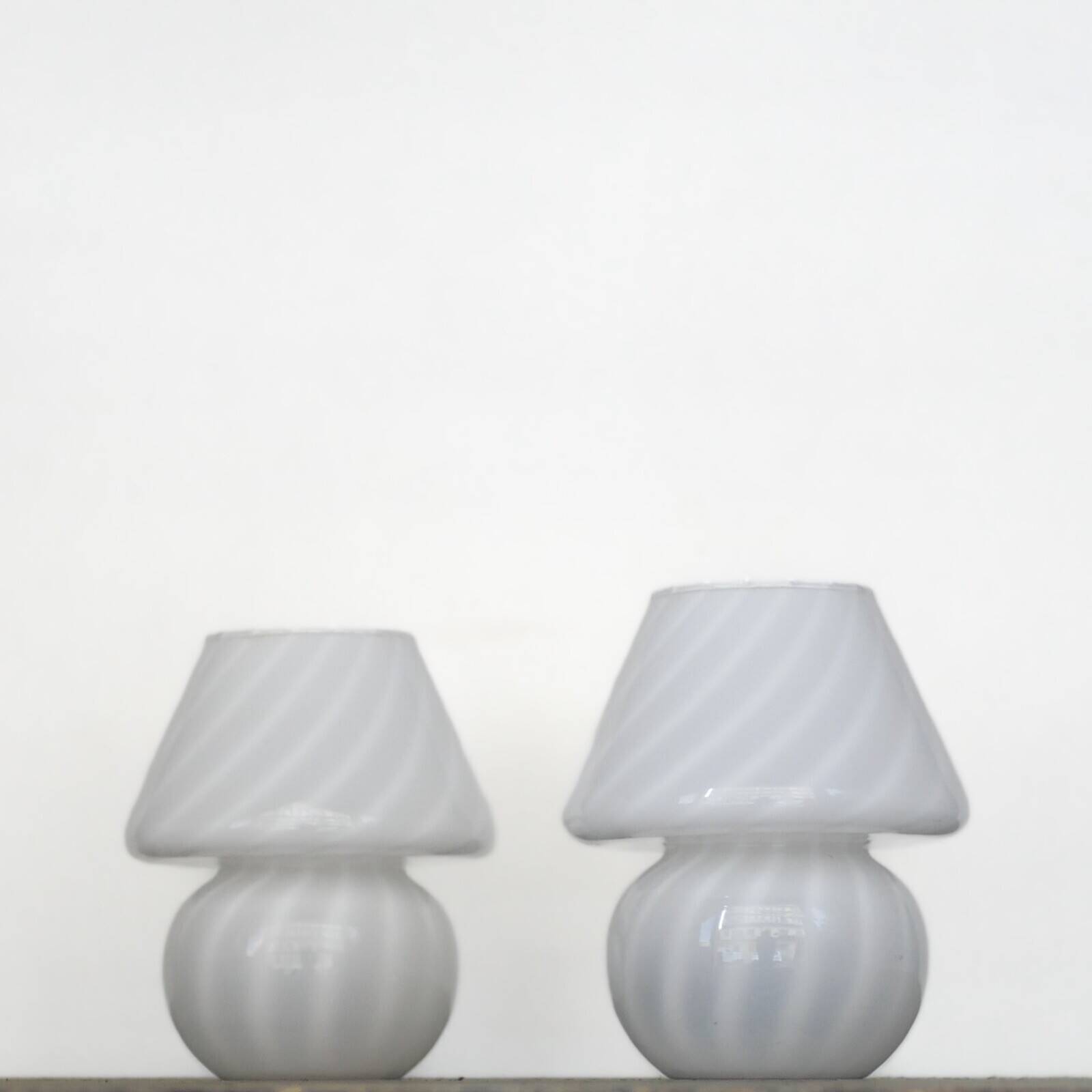 Pair of vintage mushroom table lamps - 1960s - swirled Murano glass - Italian design