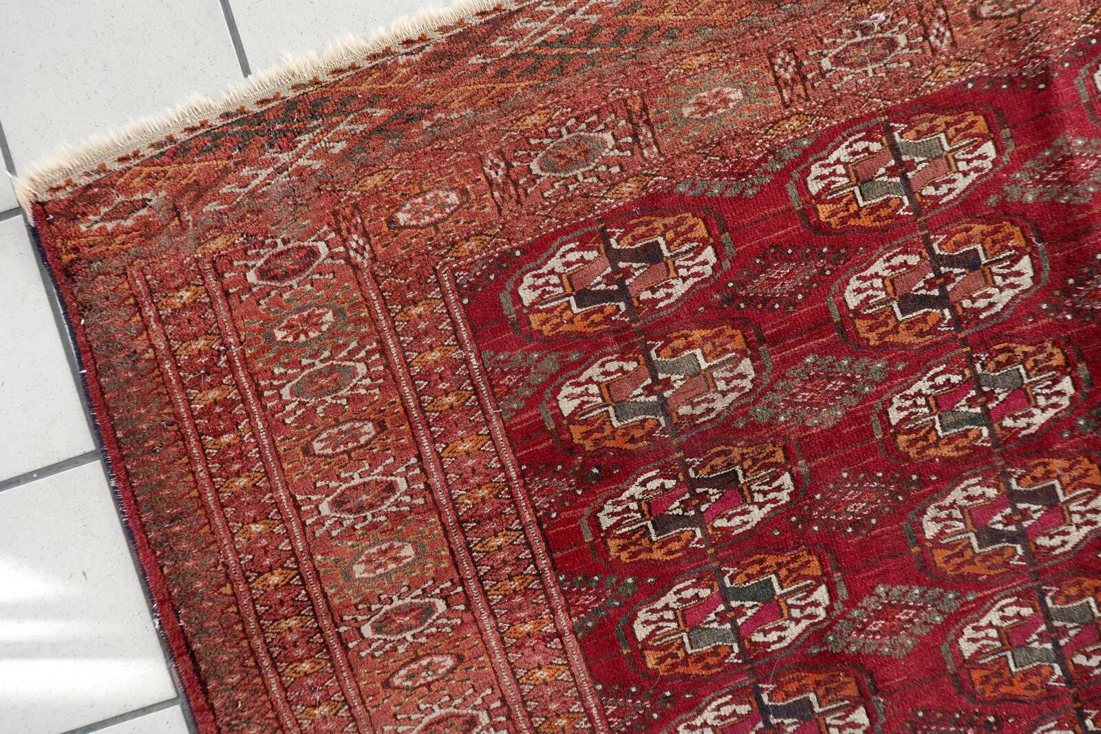 Authentic antique Turkmen Tekke rug 134cm x 183cm - Gul motifs (1C1197)