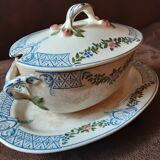 Old Tournay sauce boat. Creil and Montereau