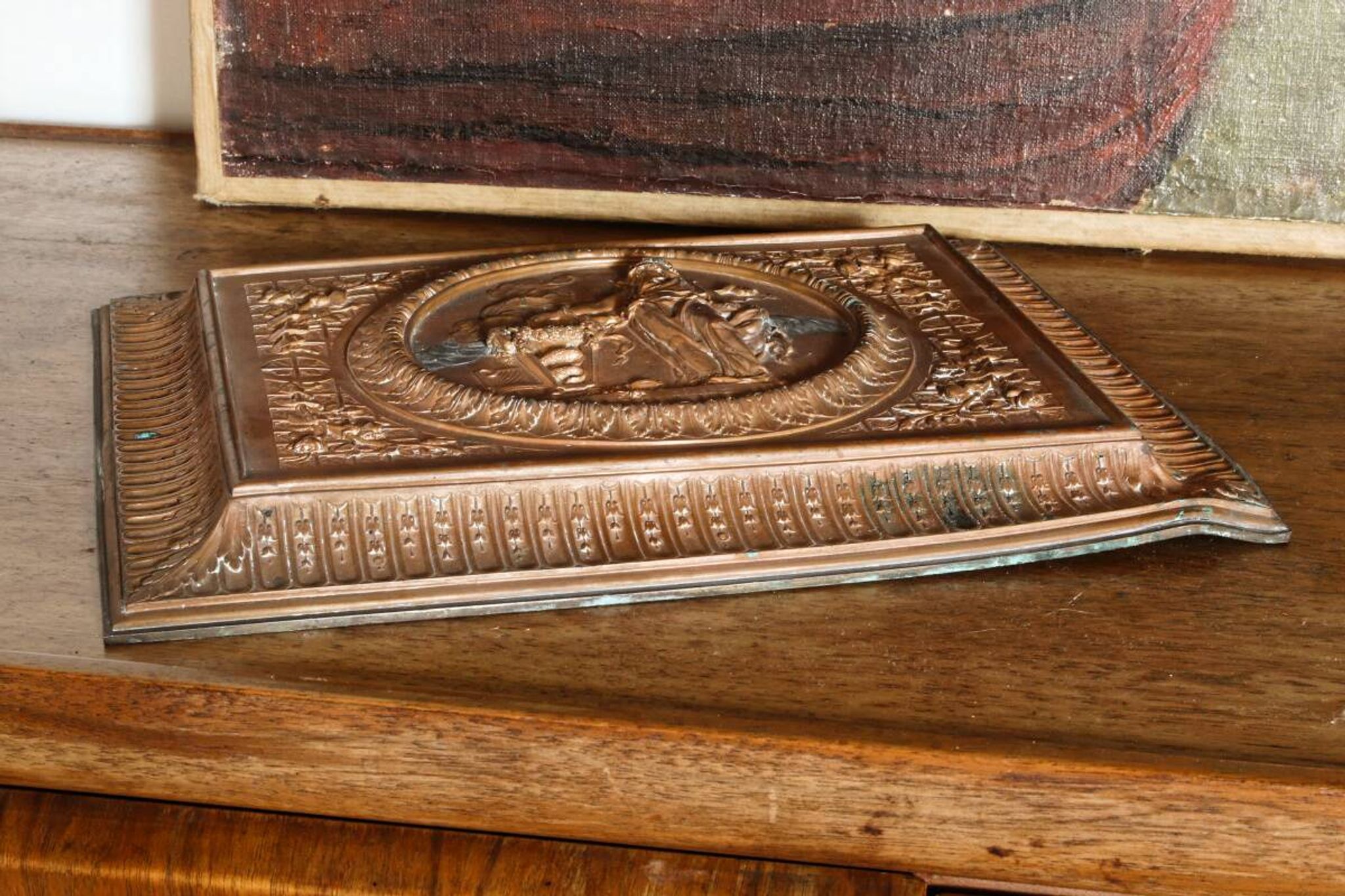 Plaque en cuivre repoussé, début 19ème, de style Néo-classique