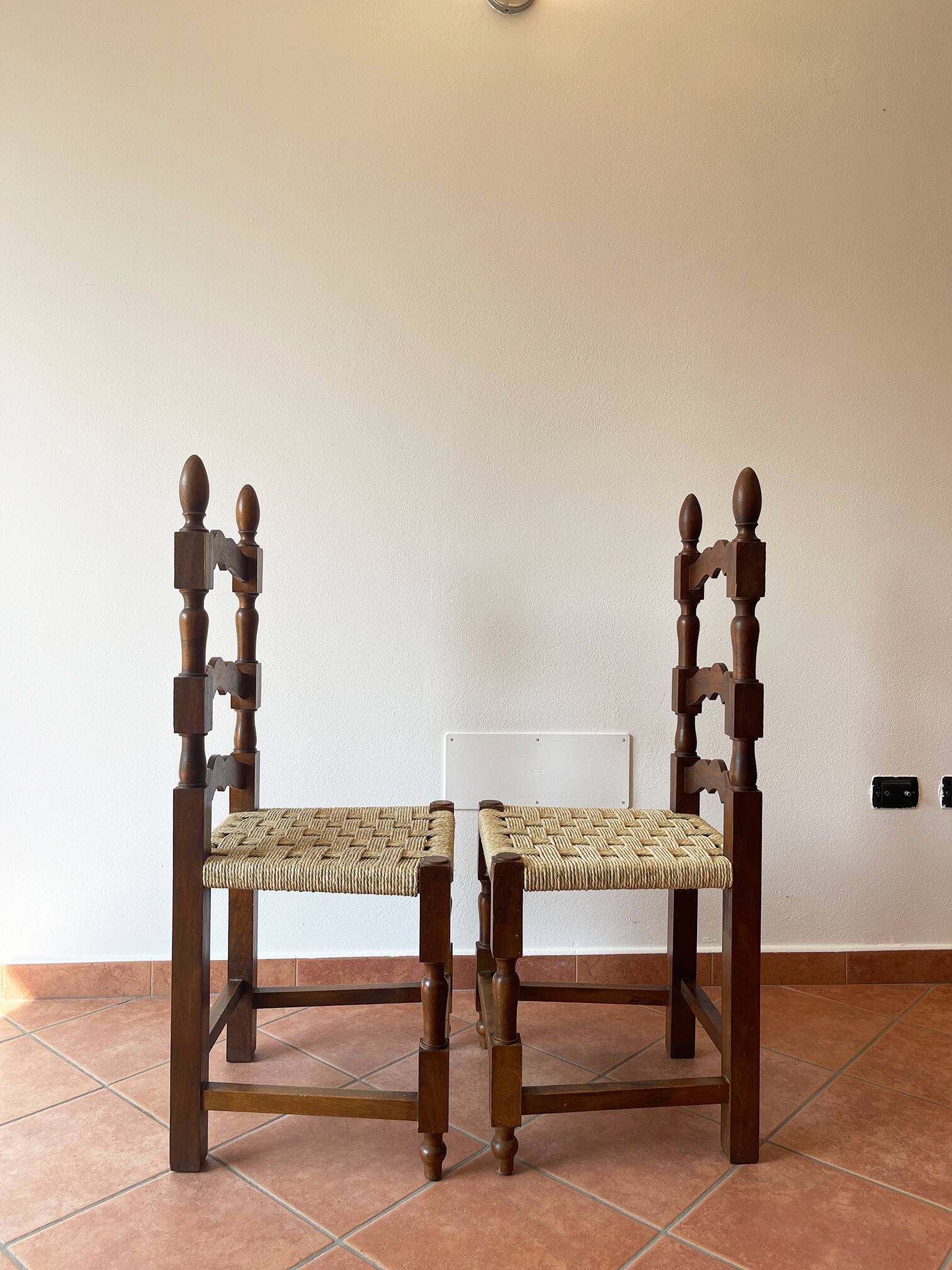 6 chaises italiennes rustiques, restaurées, années 1950