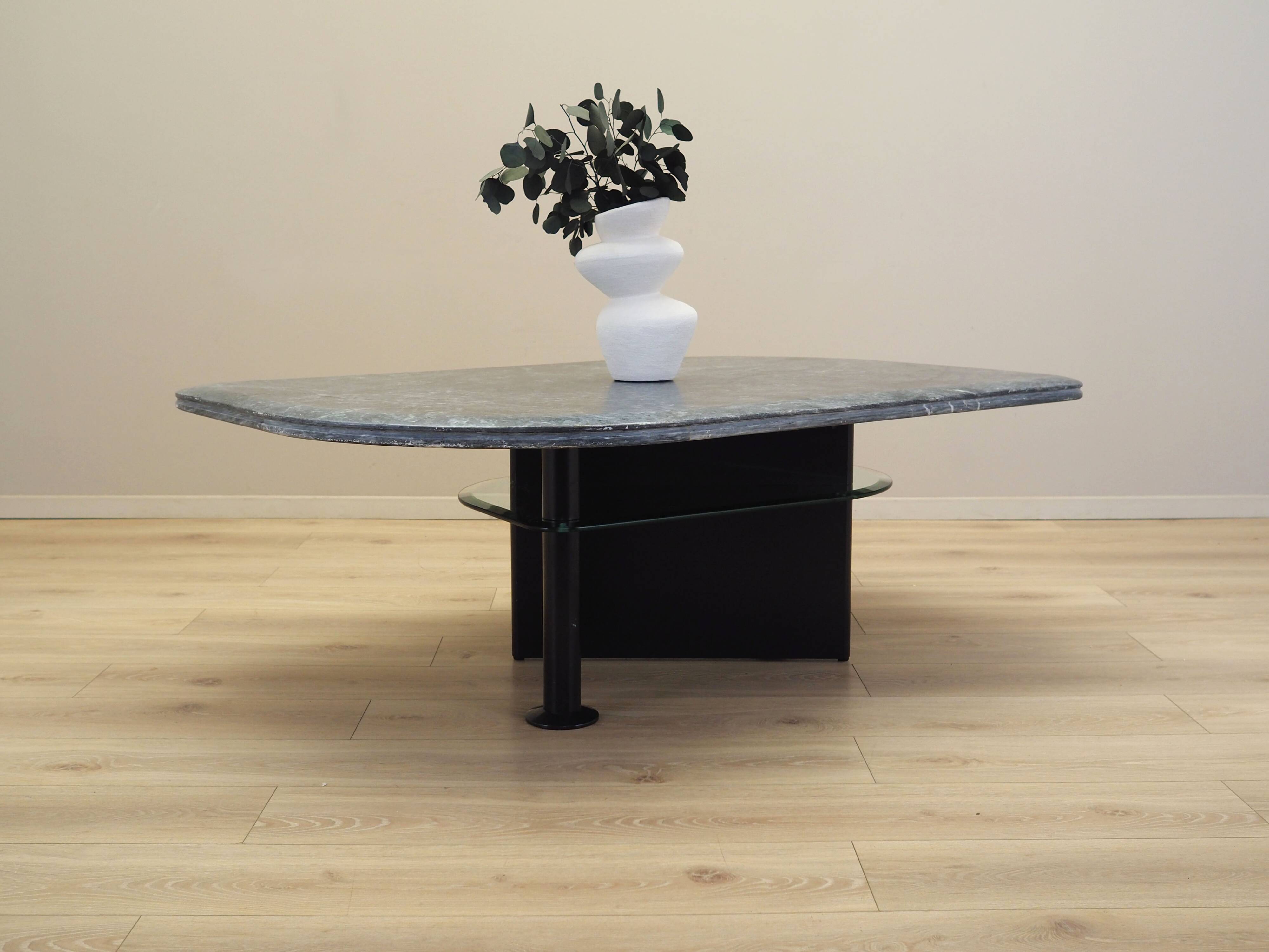 Coffee table, Italian design, 1980s, production: Italy