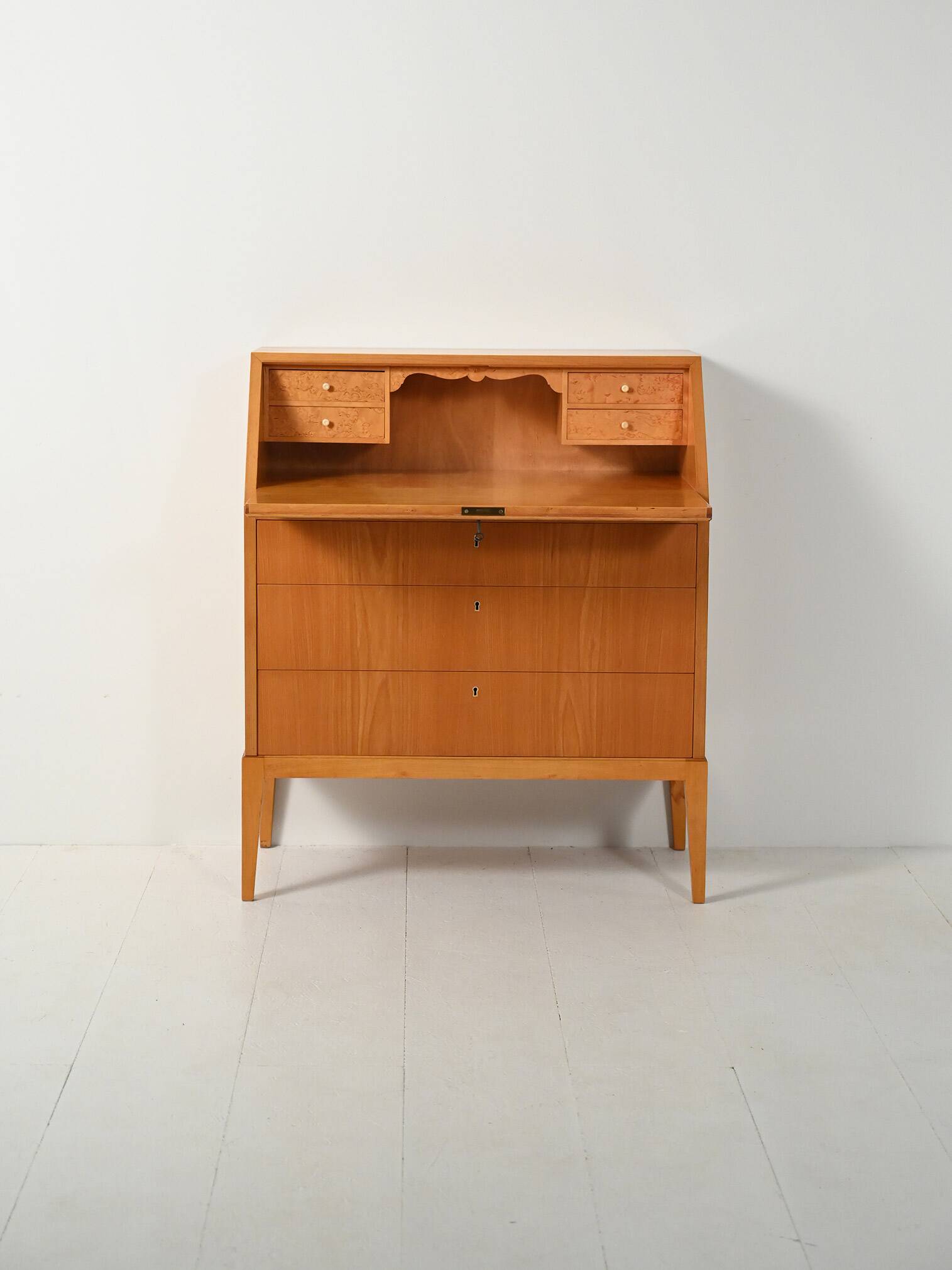 Secrétaire en orme scandinave et bois de bouleau, années 1950