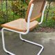 Chaise Cesca modèle b32 en blanc et bois par Marcel Breuer