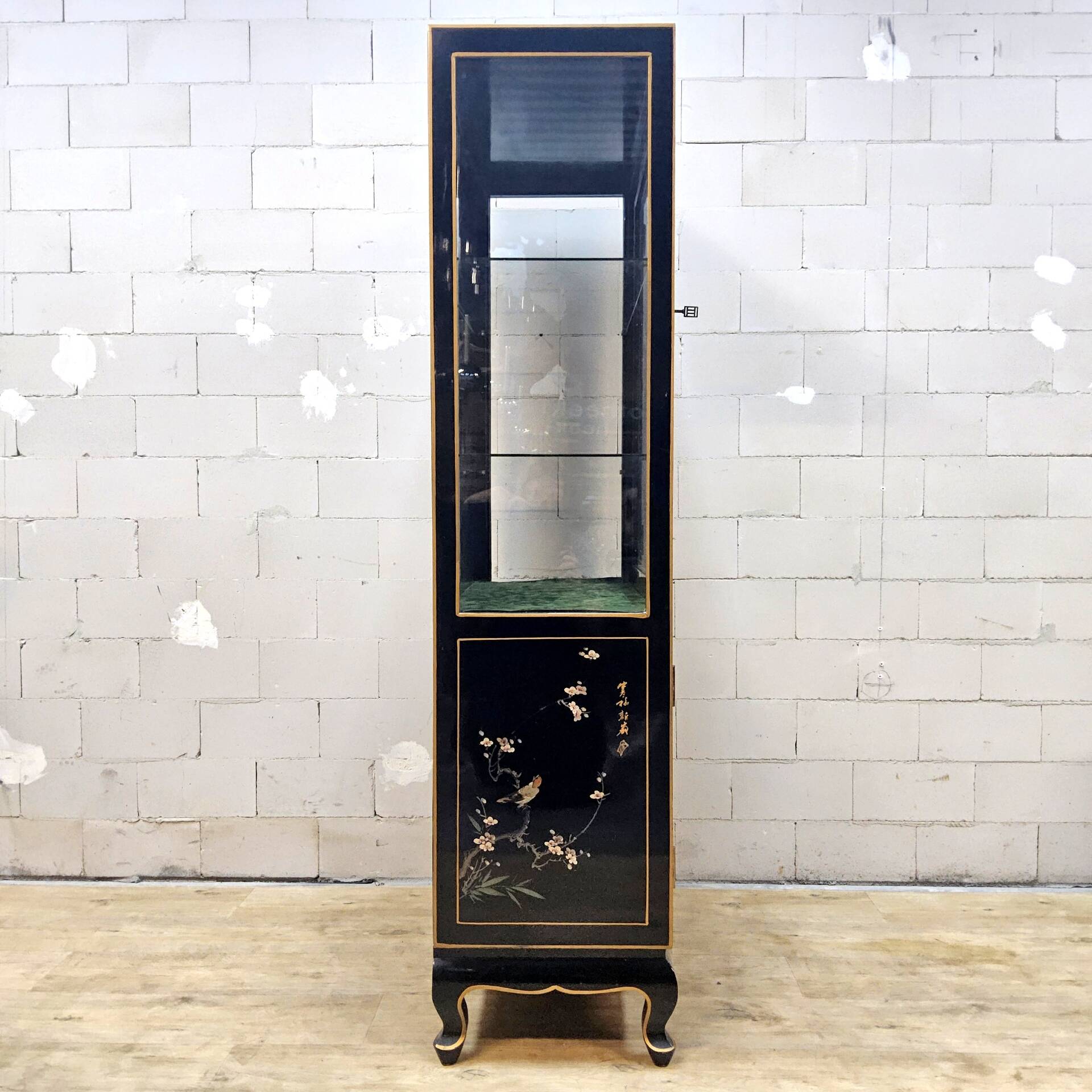 Cabinet d'affichage chinois vintage avec fleurs et oiseaux / Bohémien