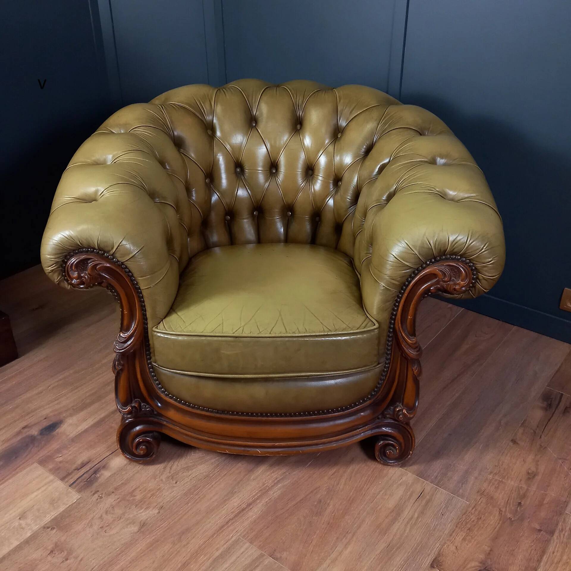 Chesterfield club armchair in baroque style