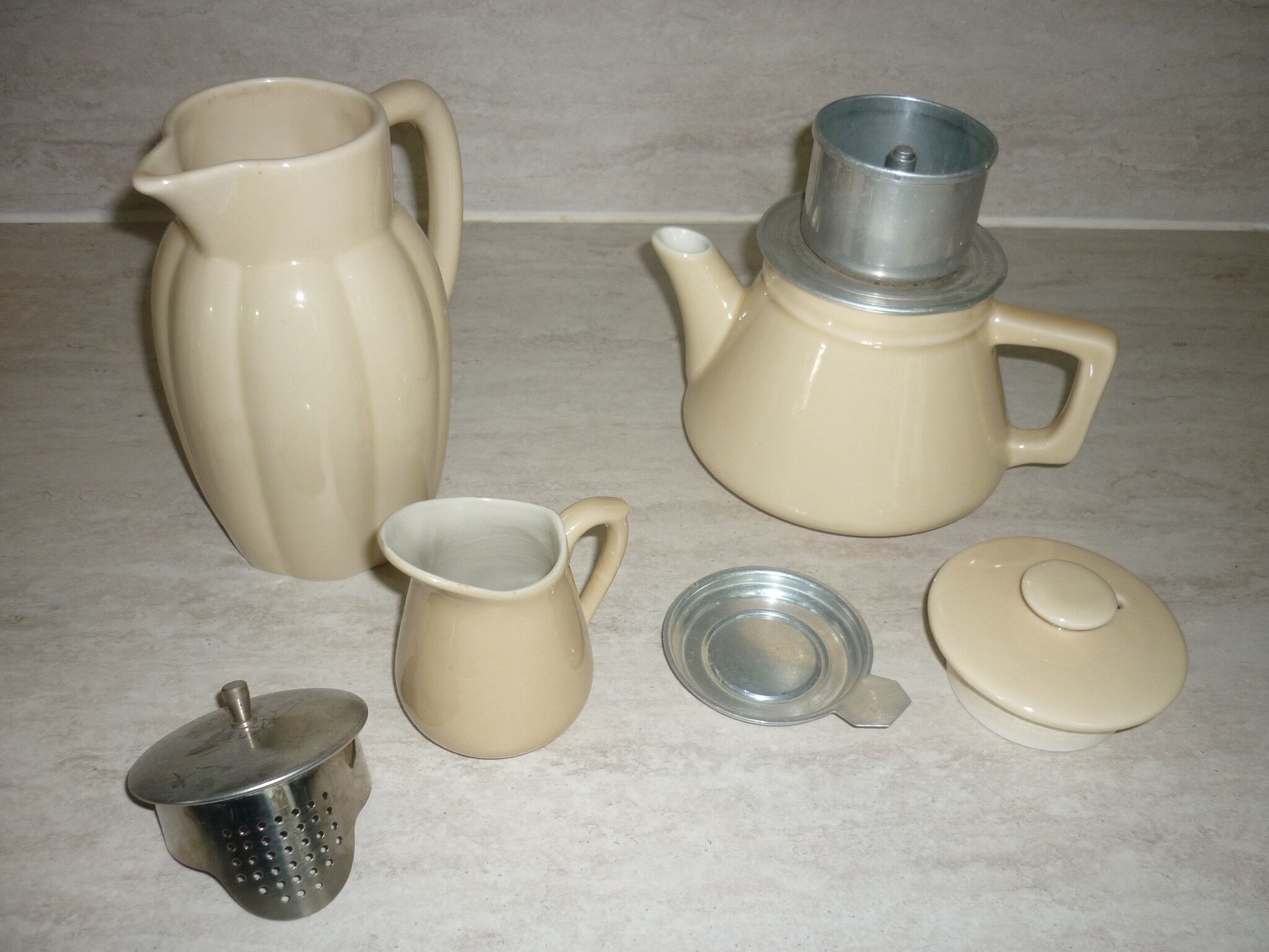 Coffee maker, teapot