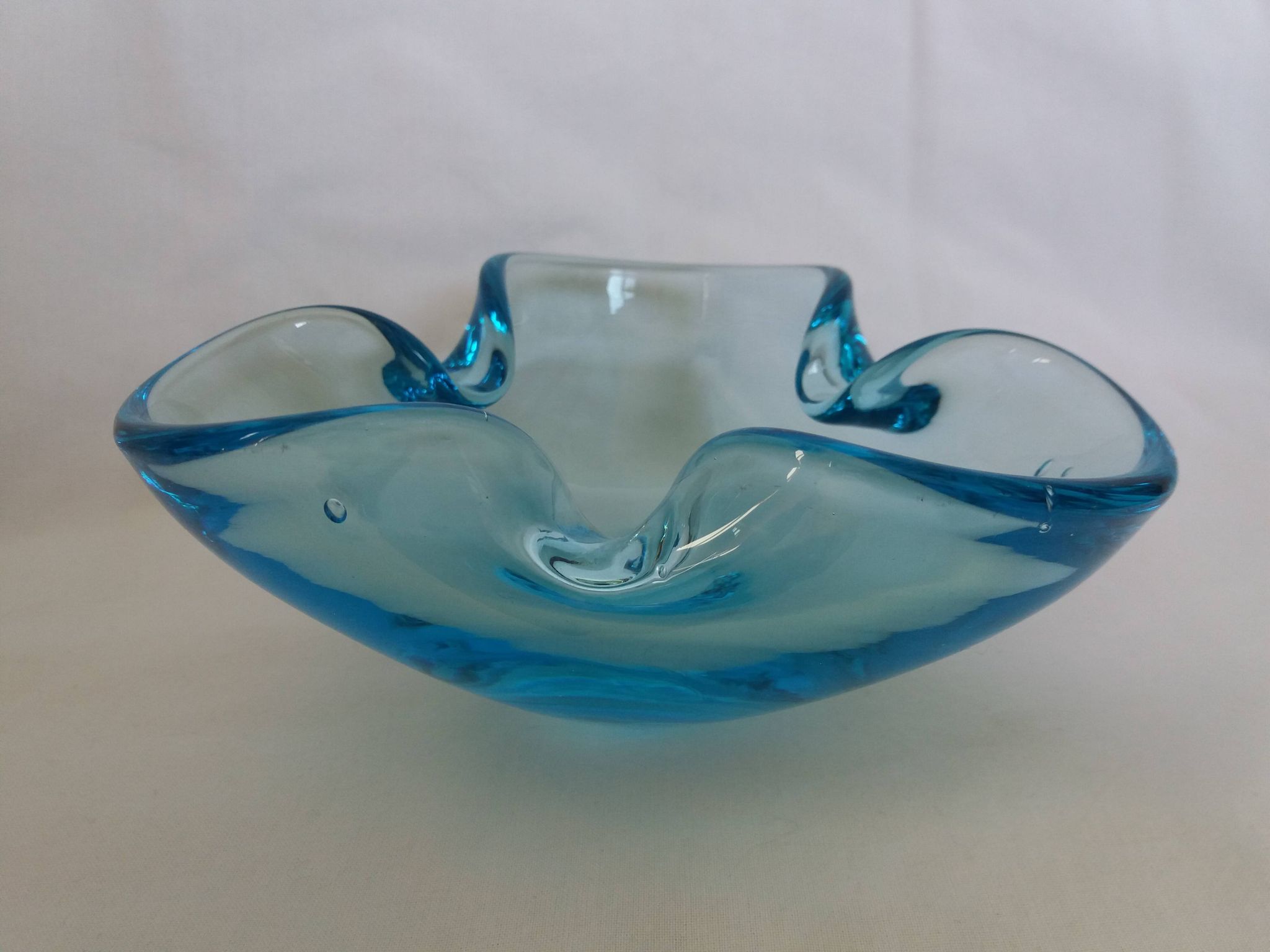 Murano turquoise blue glass trilobed empty pocket ashtray